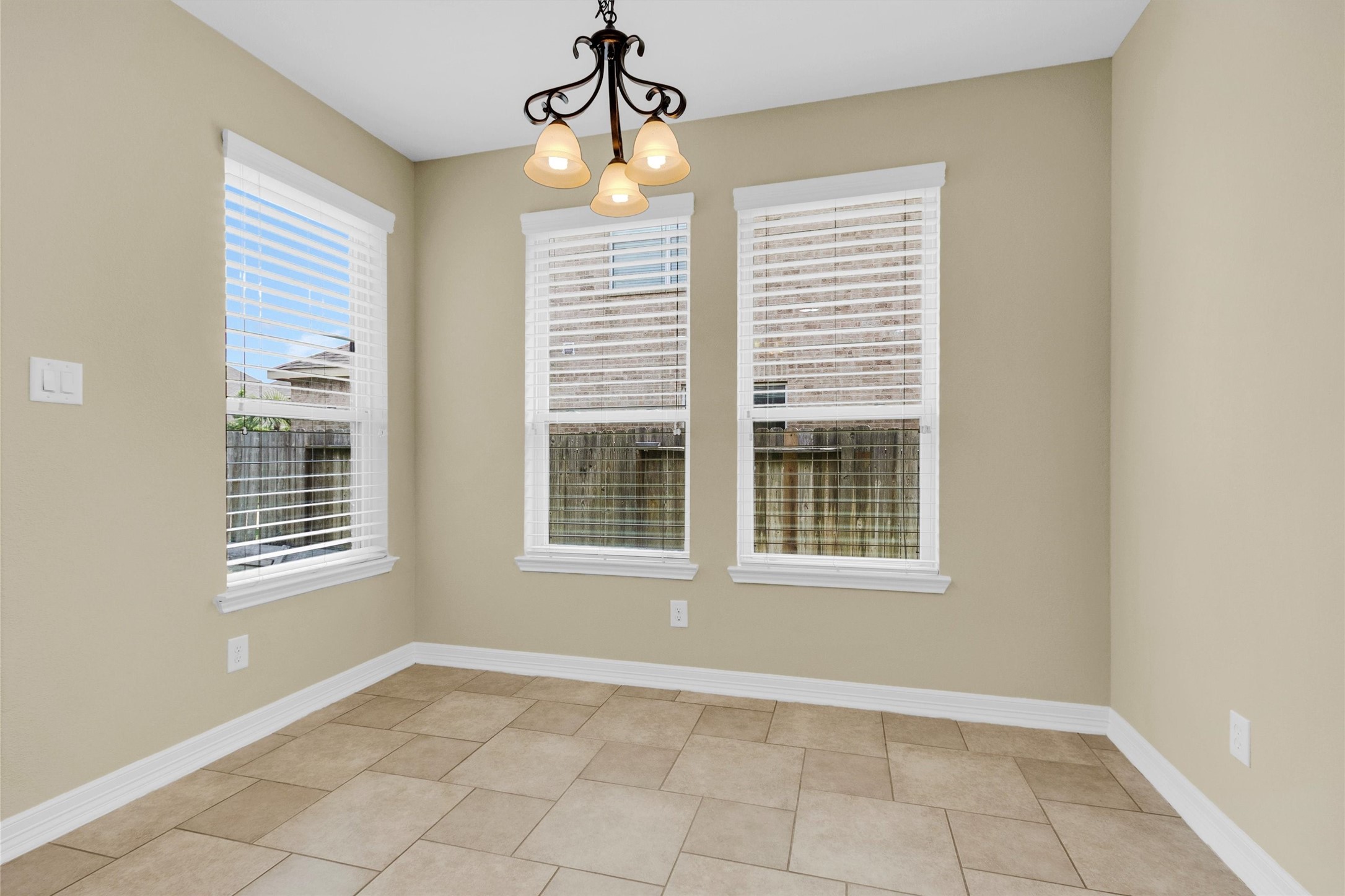 25314 Pineglen Terrace Drive Property Photo 16