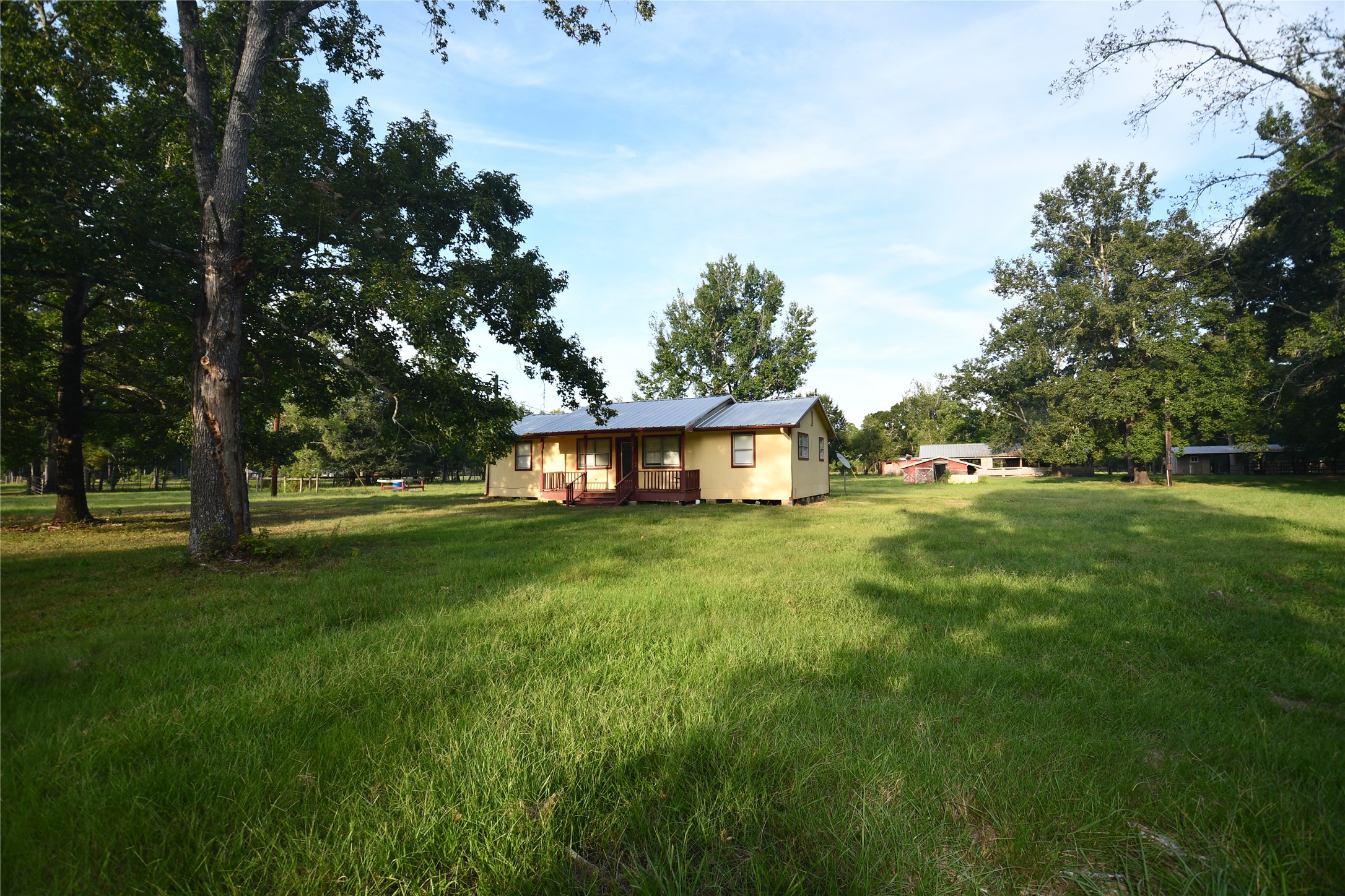 401 County Road 2226 Property Photo 1