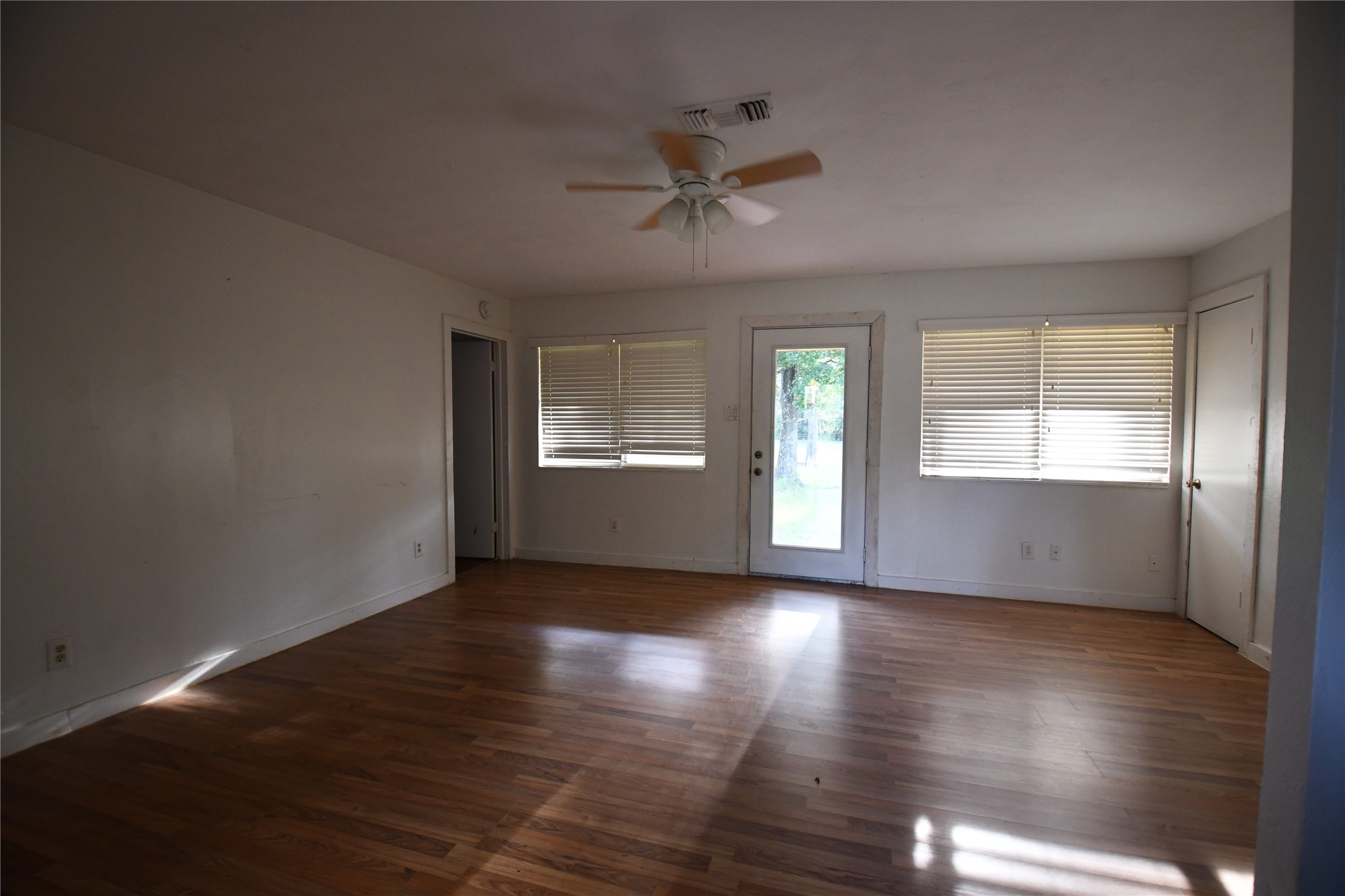 401 County Road 2226 Property Photo 4