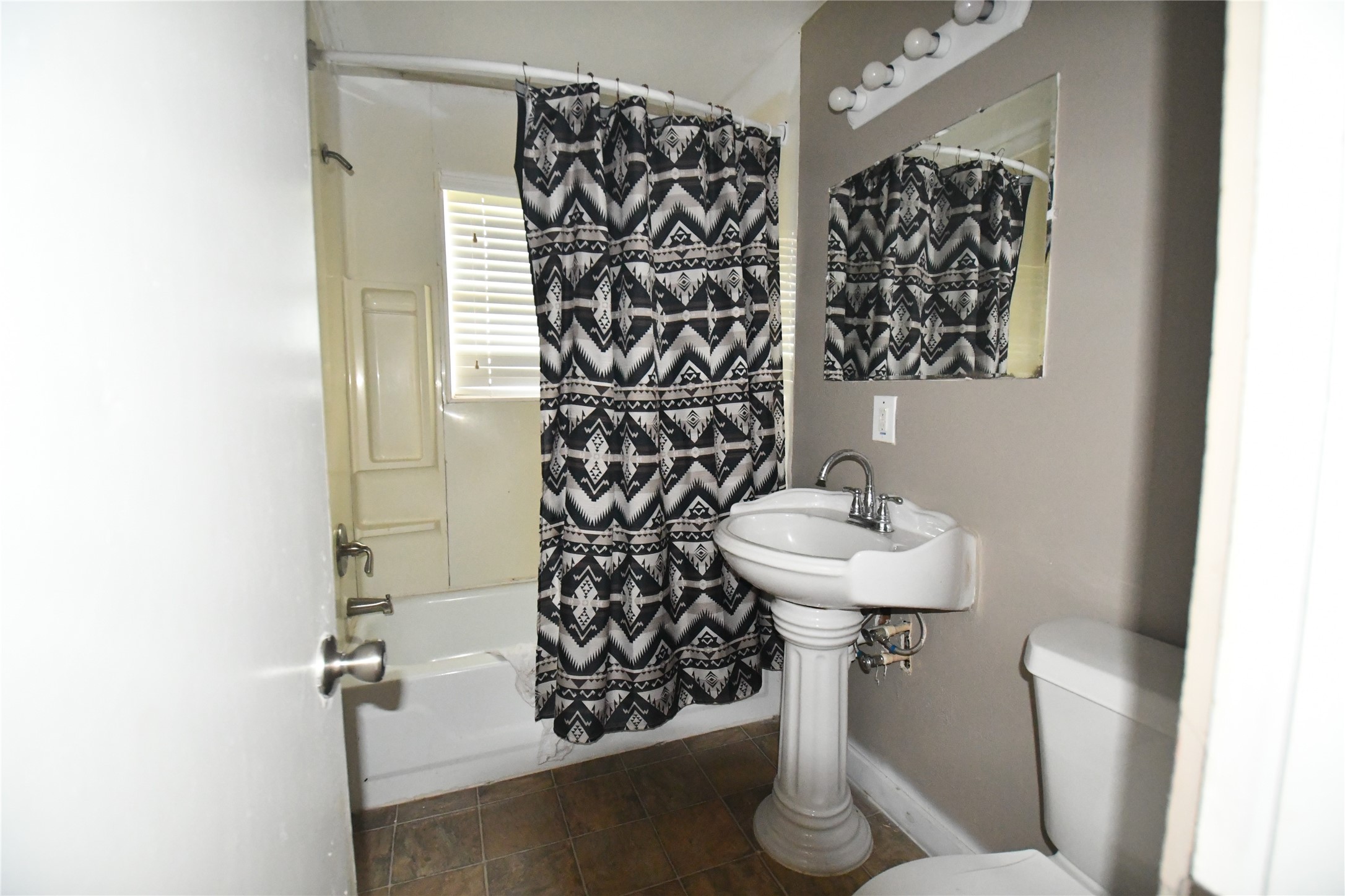 401 County Road 2226 Property Photo 8
