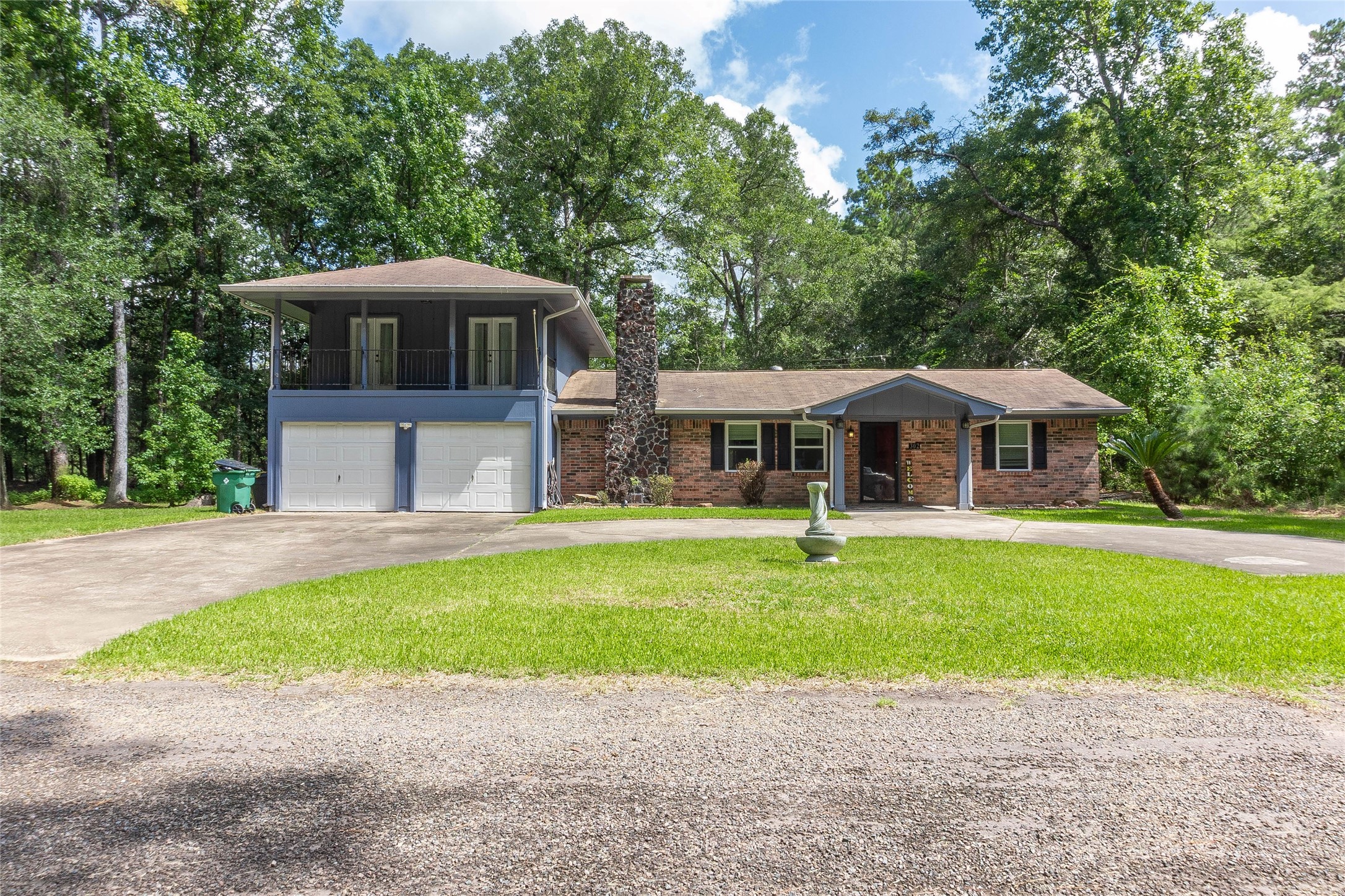 302 Oak Lane Property Photo 1