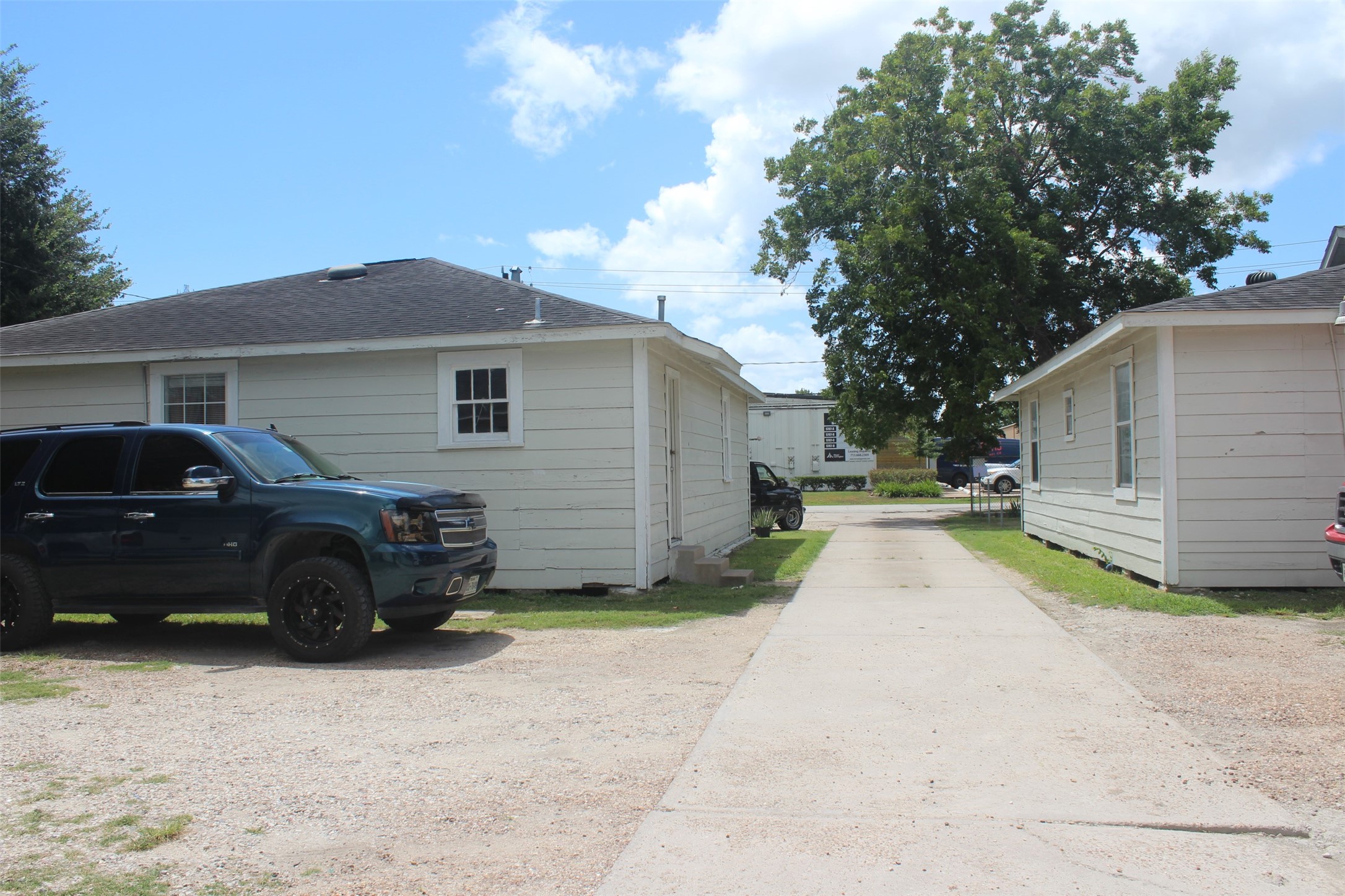 5726 Gardendale Drive Property Photo 3