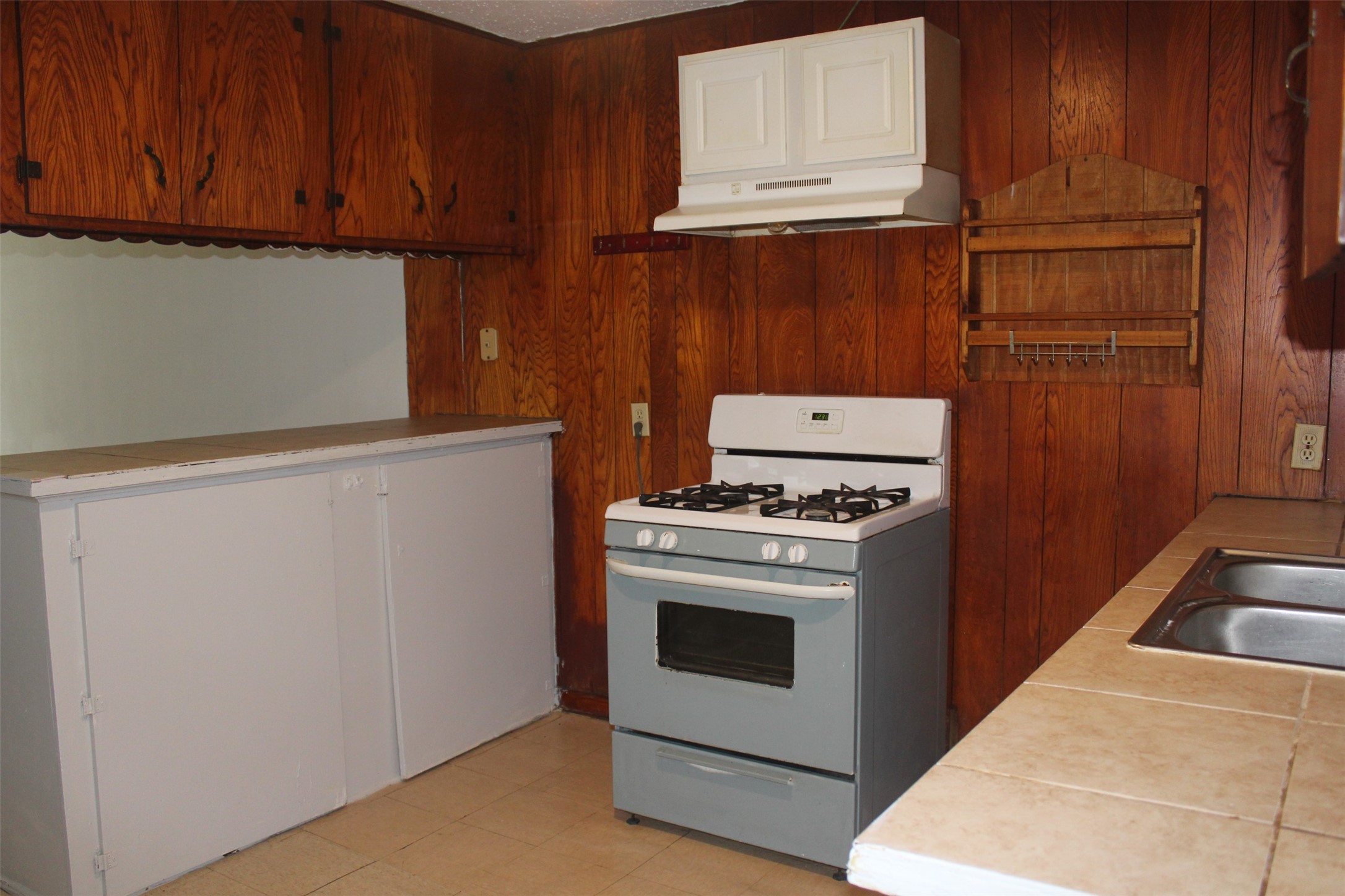 5726 Gardendale Drive Property Photo 5