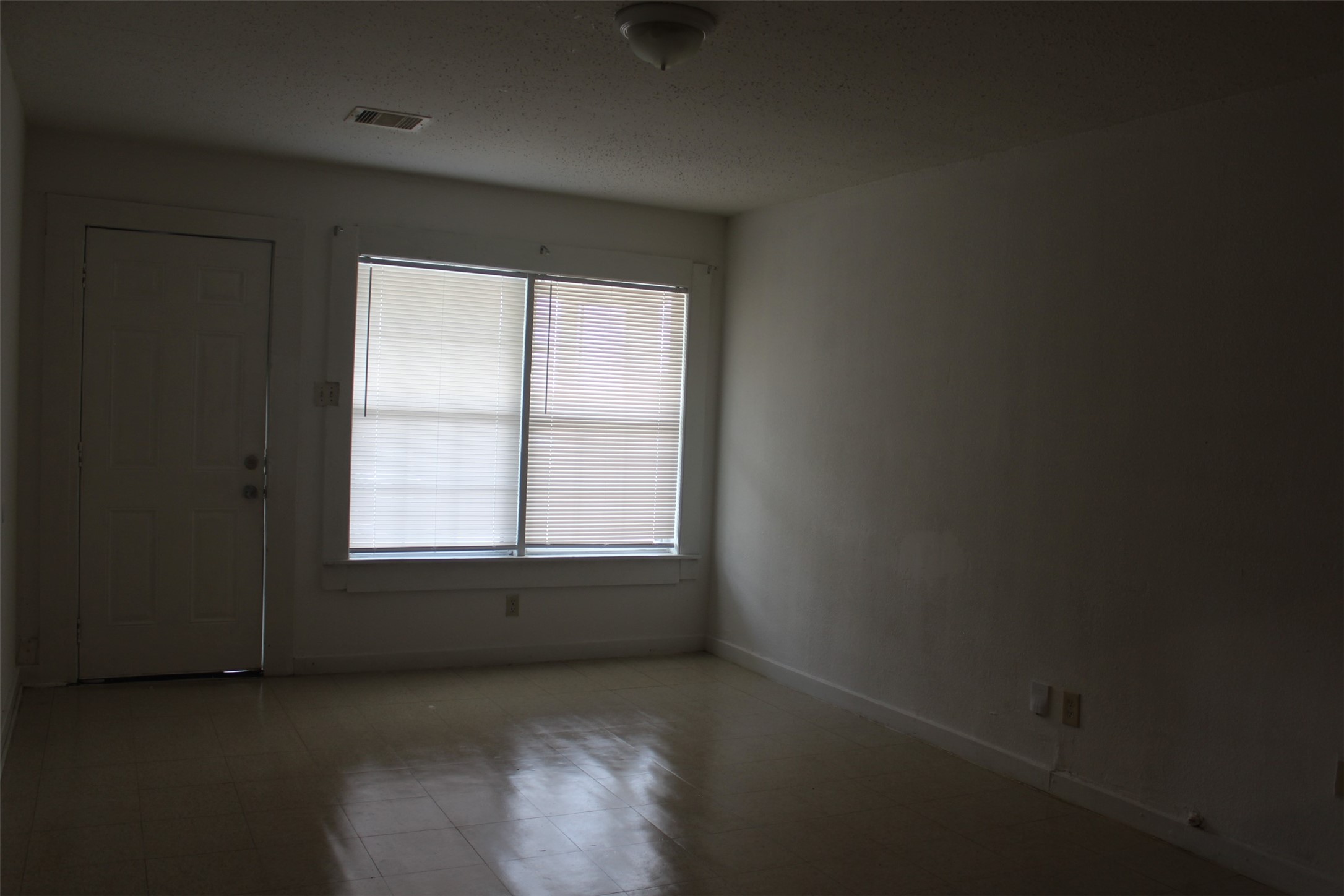5726 Gardendale Drive Property Photo 7