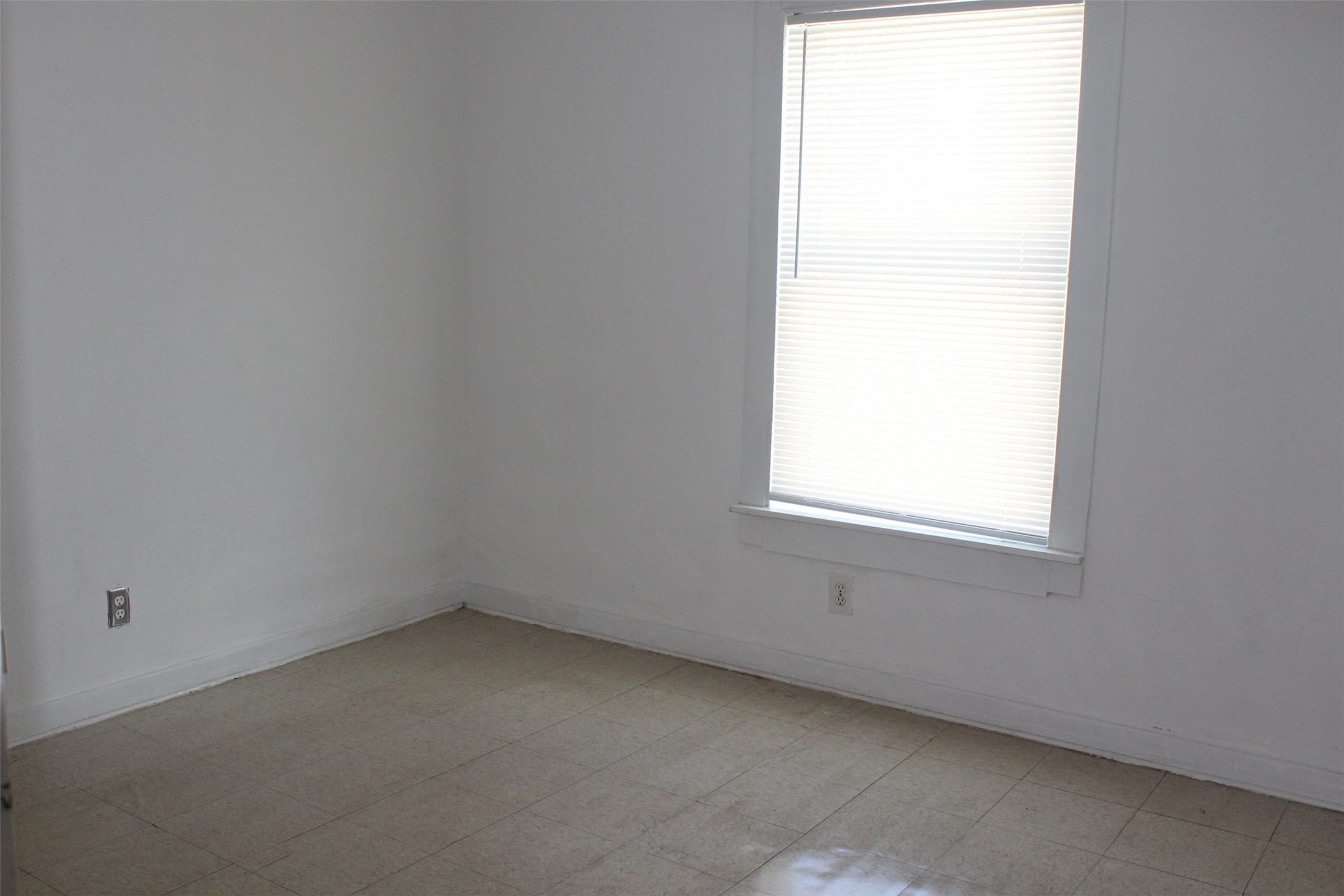 5726 Gardendale Drive Property Photo 8