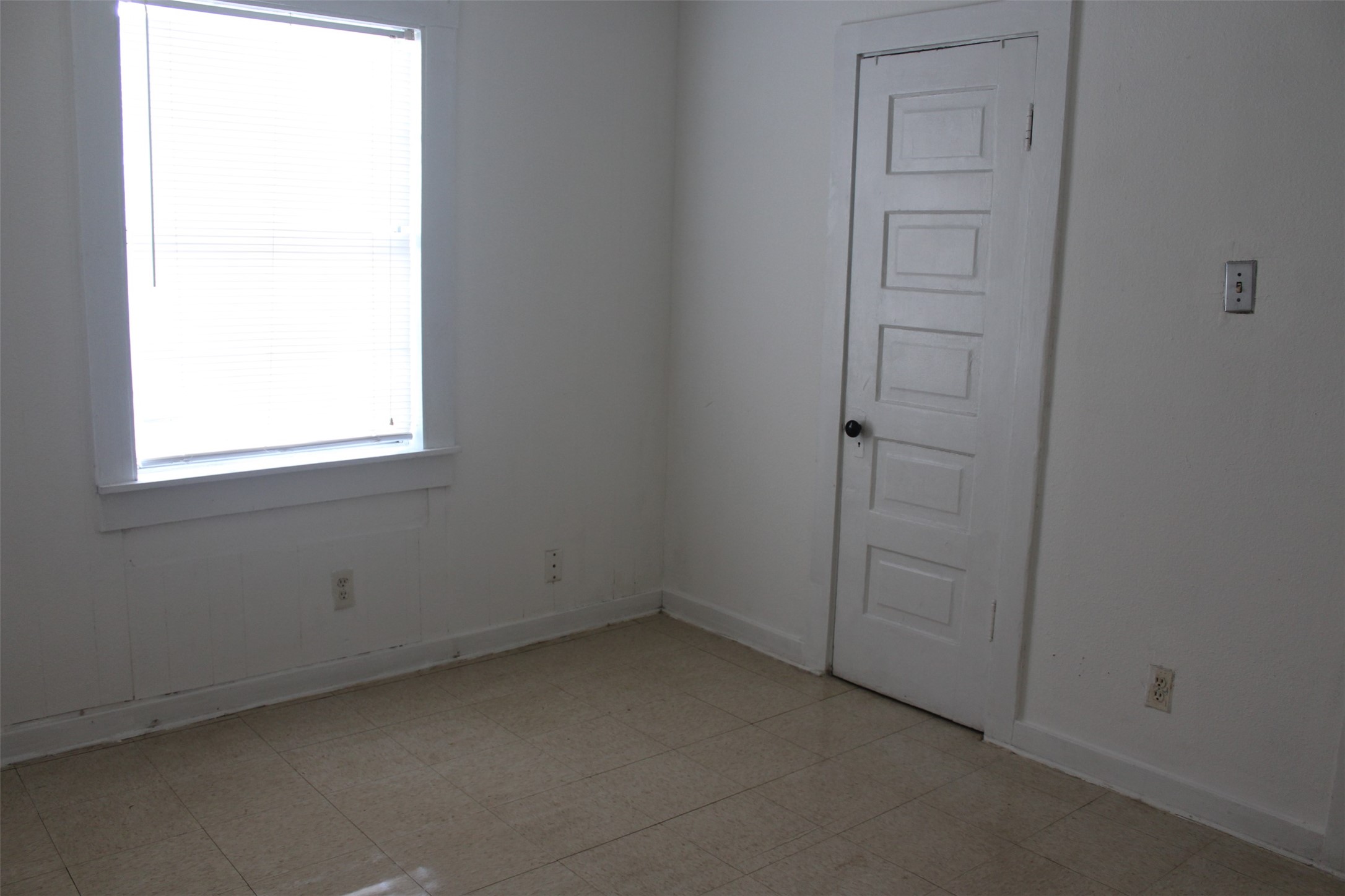 5726 Gardendale Drive Property Photo 9