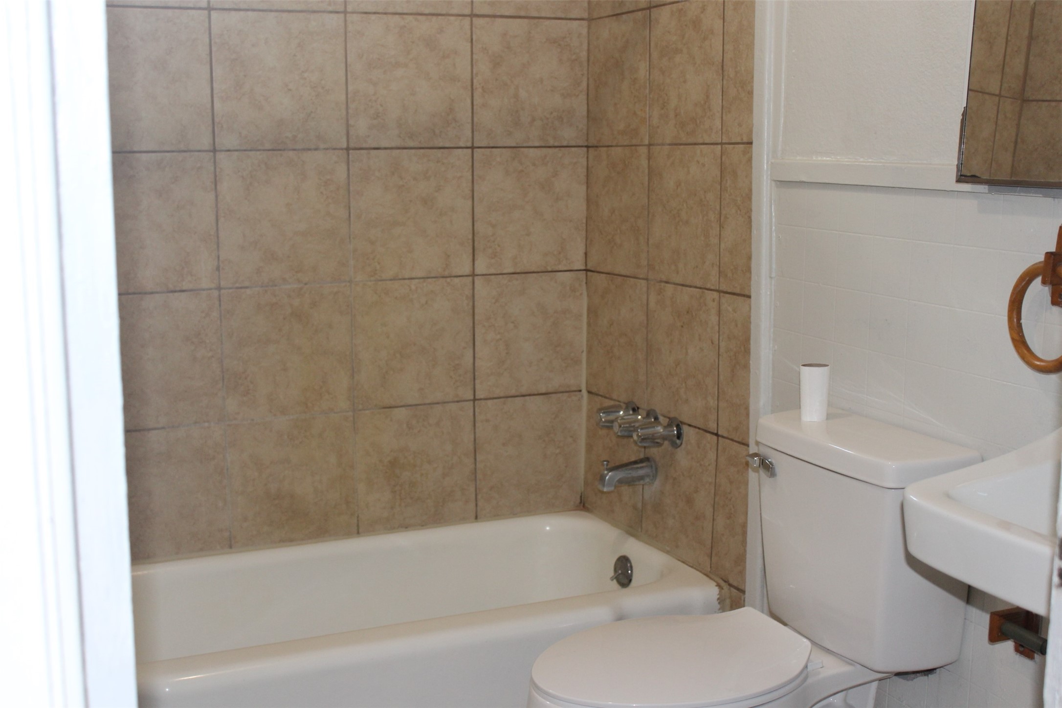 5726 Gardendale Drive Property Photo 10