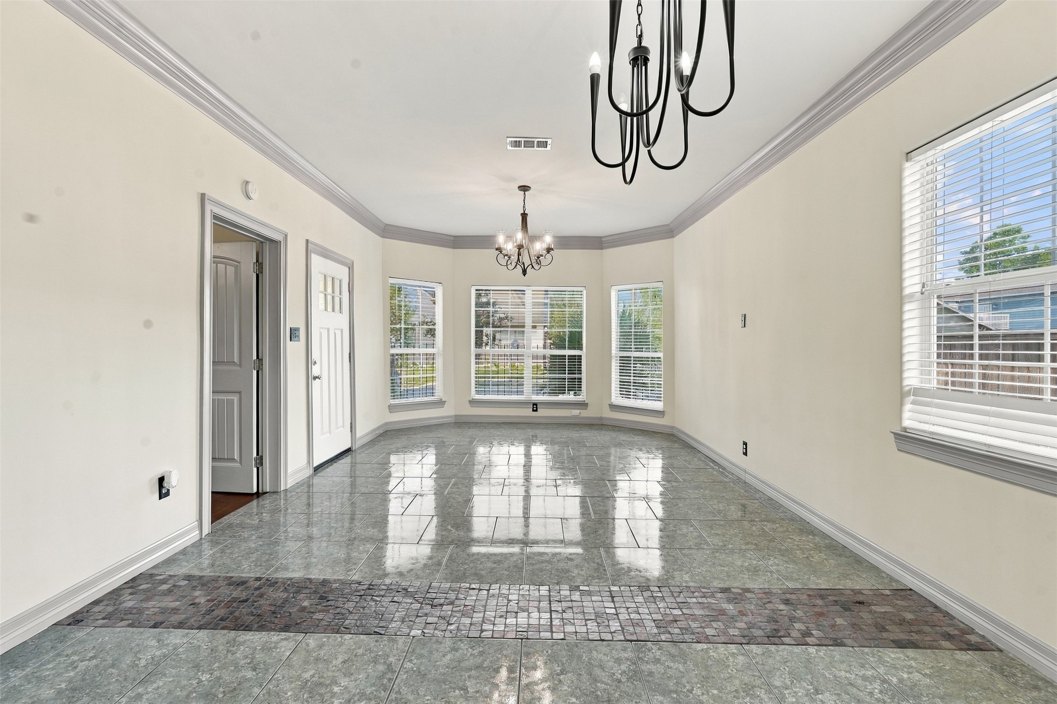 1110 Cordell Street Property Photo 4