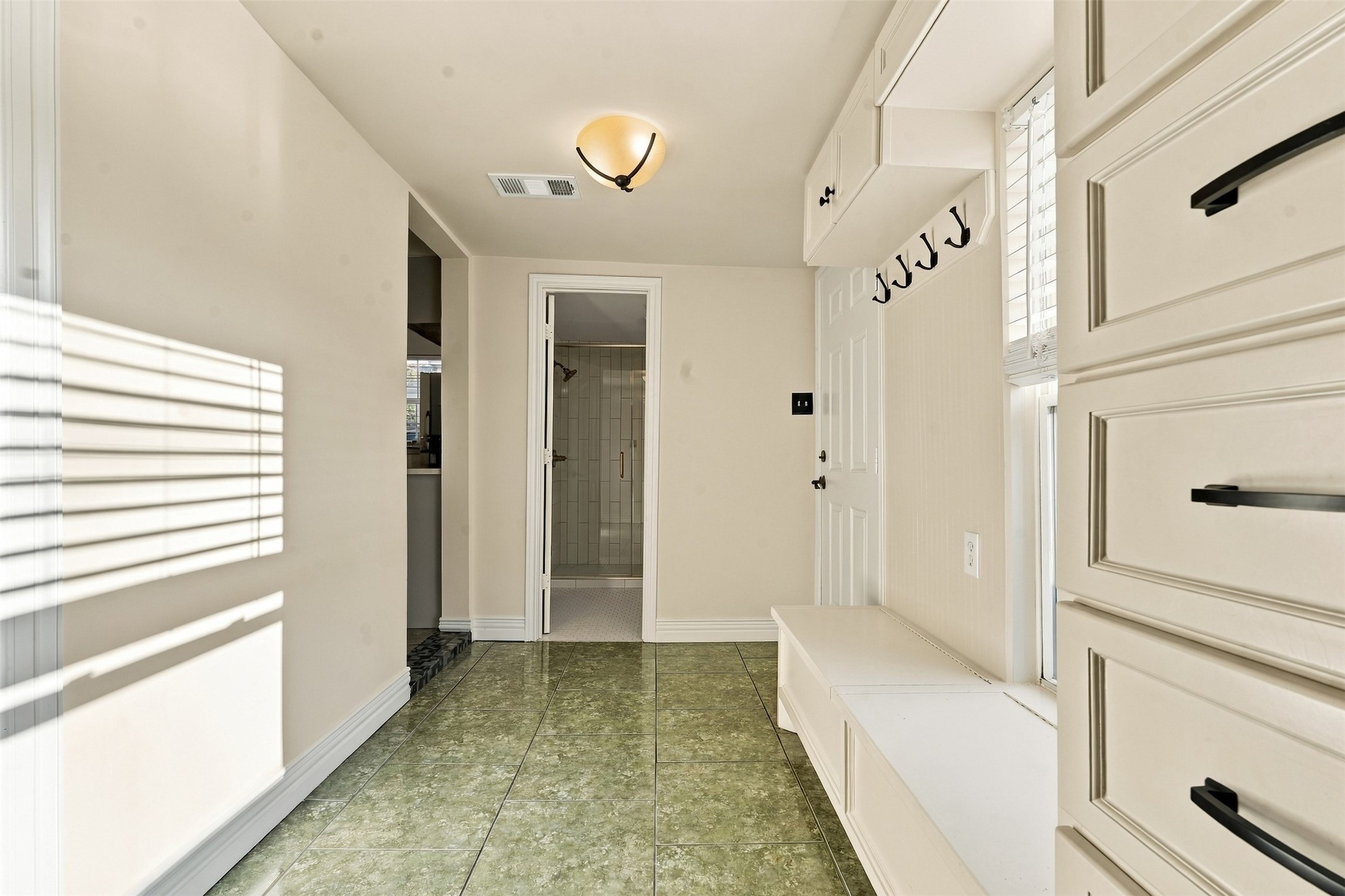 1110 Cordell Street Property Photo 12