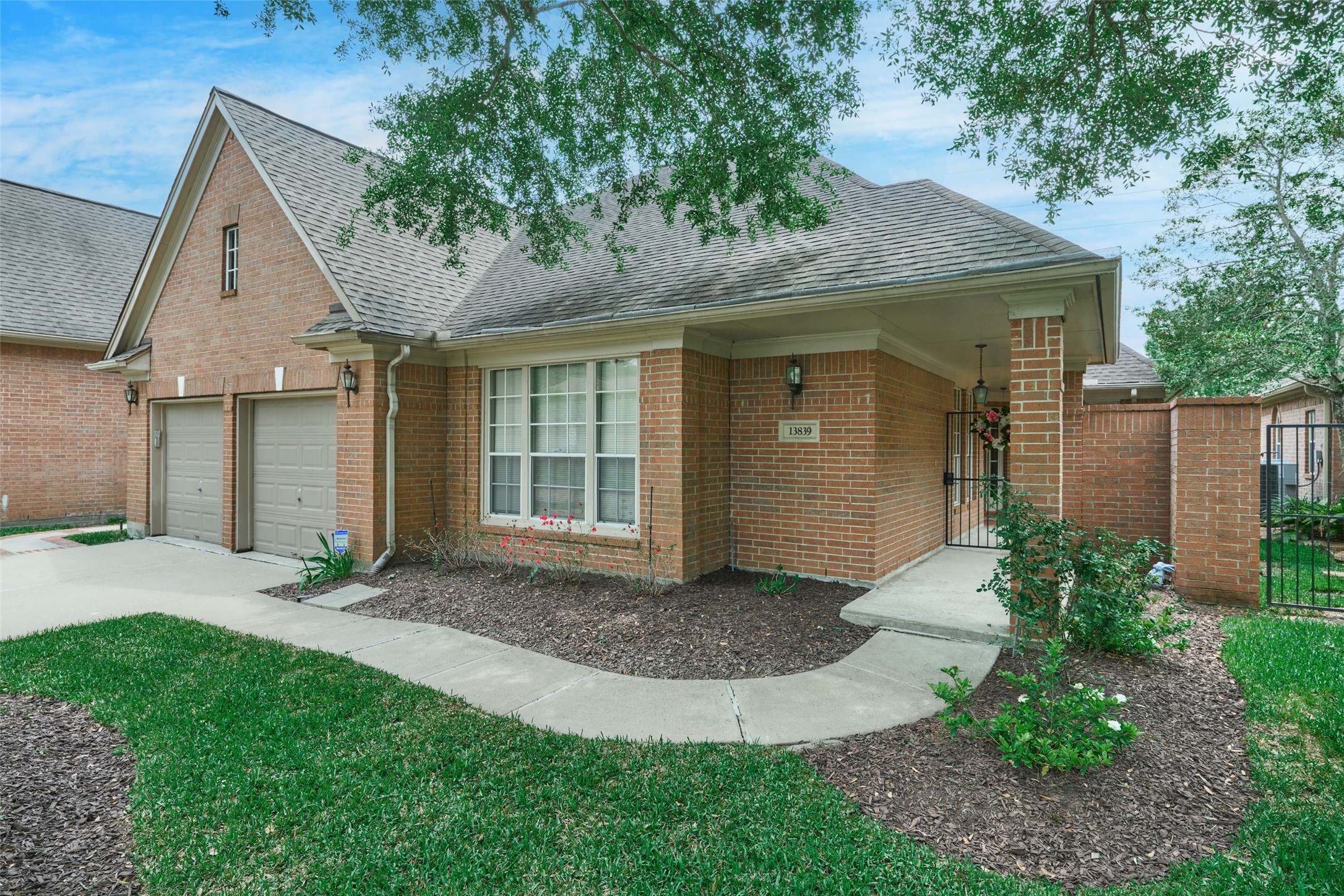 13839 Carriage Walk Lane Property Photo 3