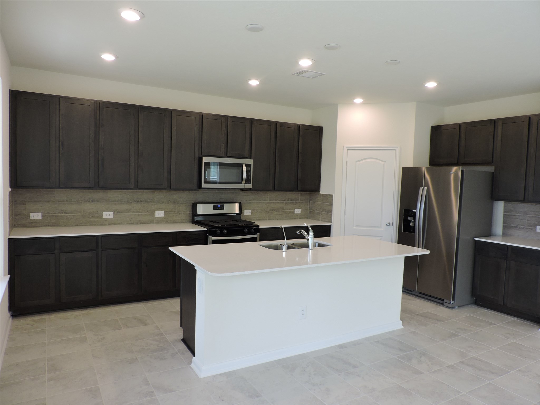 1122 Epworth Court Property Photo 8