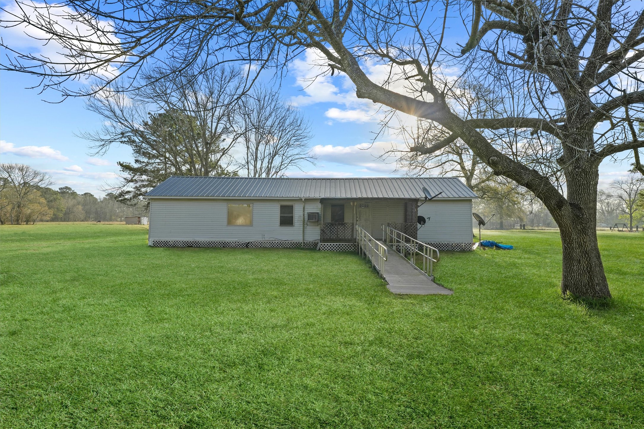 2163 County Road 6026 Property Photo 1