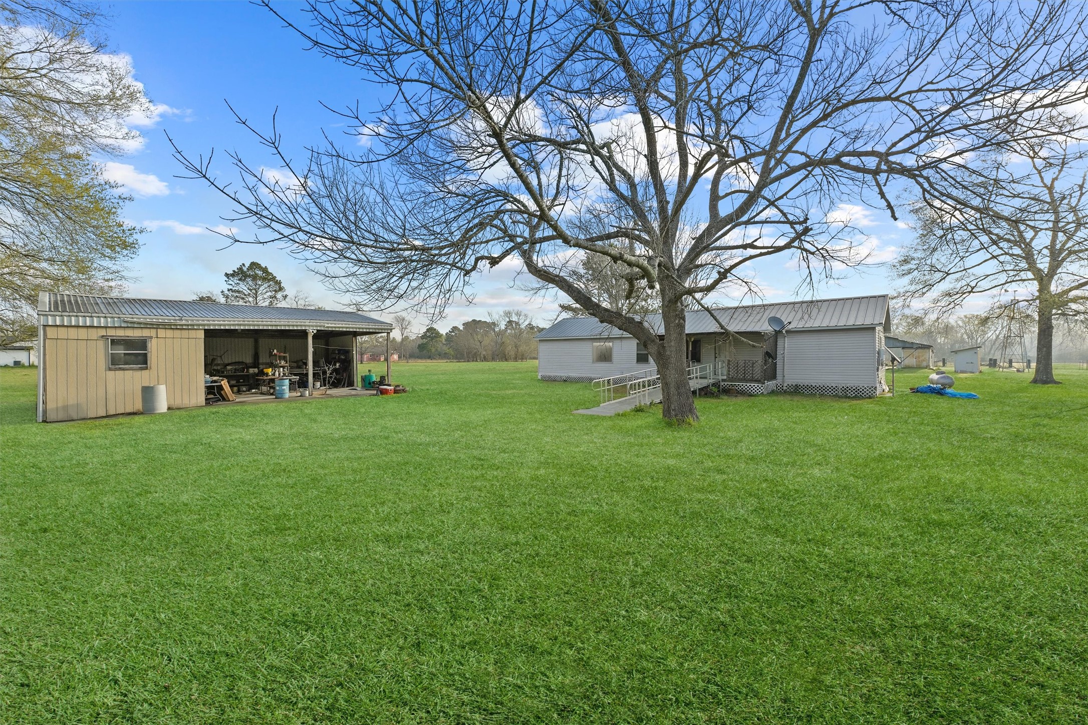2163 County Road 6026 Property Photo 3