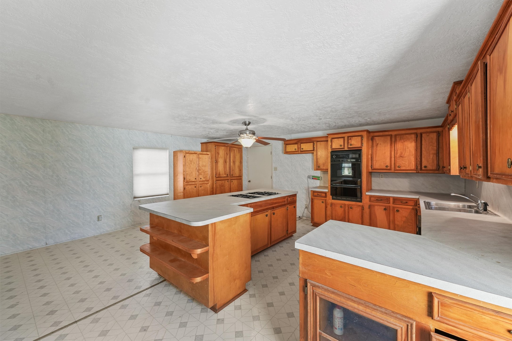 2163 County Road 6026 Property Photo 8