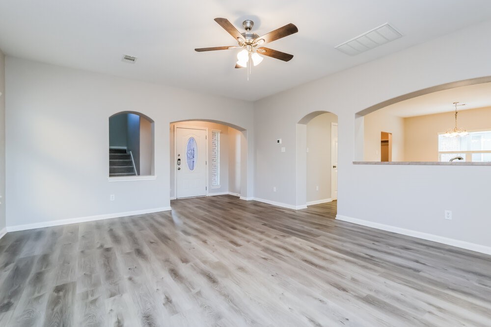 985 Oak Falls Drive Property Photo 6