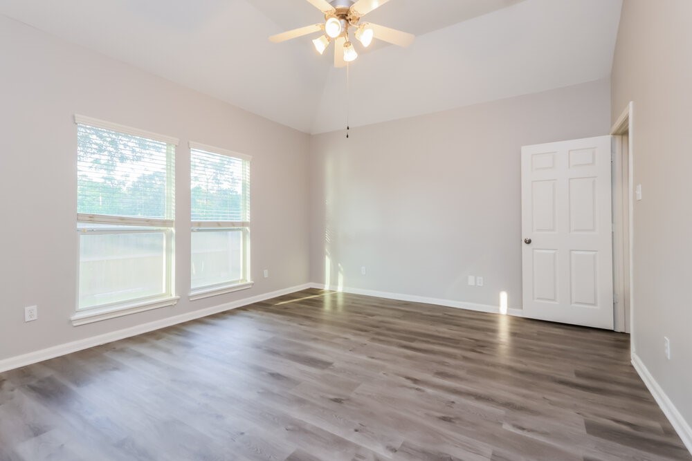 985 Oak Falls Drive Property Photo 10