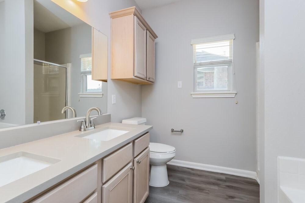 985 Oak Falls Drive Property Photo 11