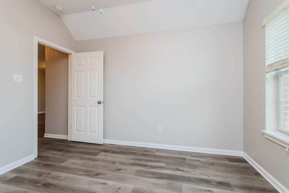 985 Oak Falls Drive Property Photo 15