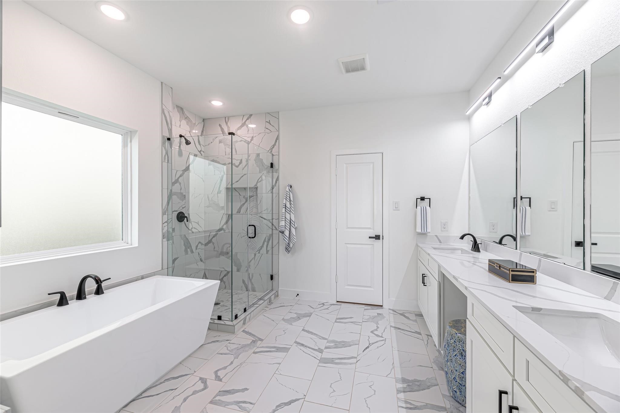 7806 Comal Street B Property Photo 14