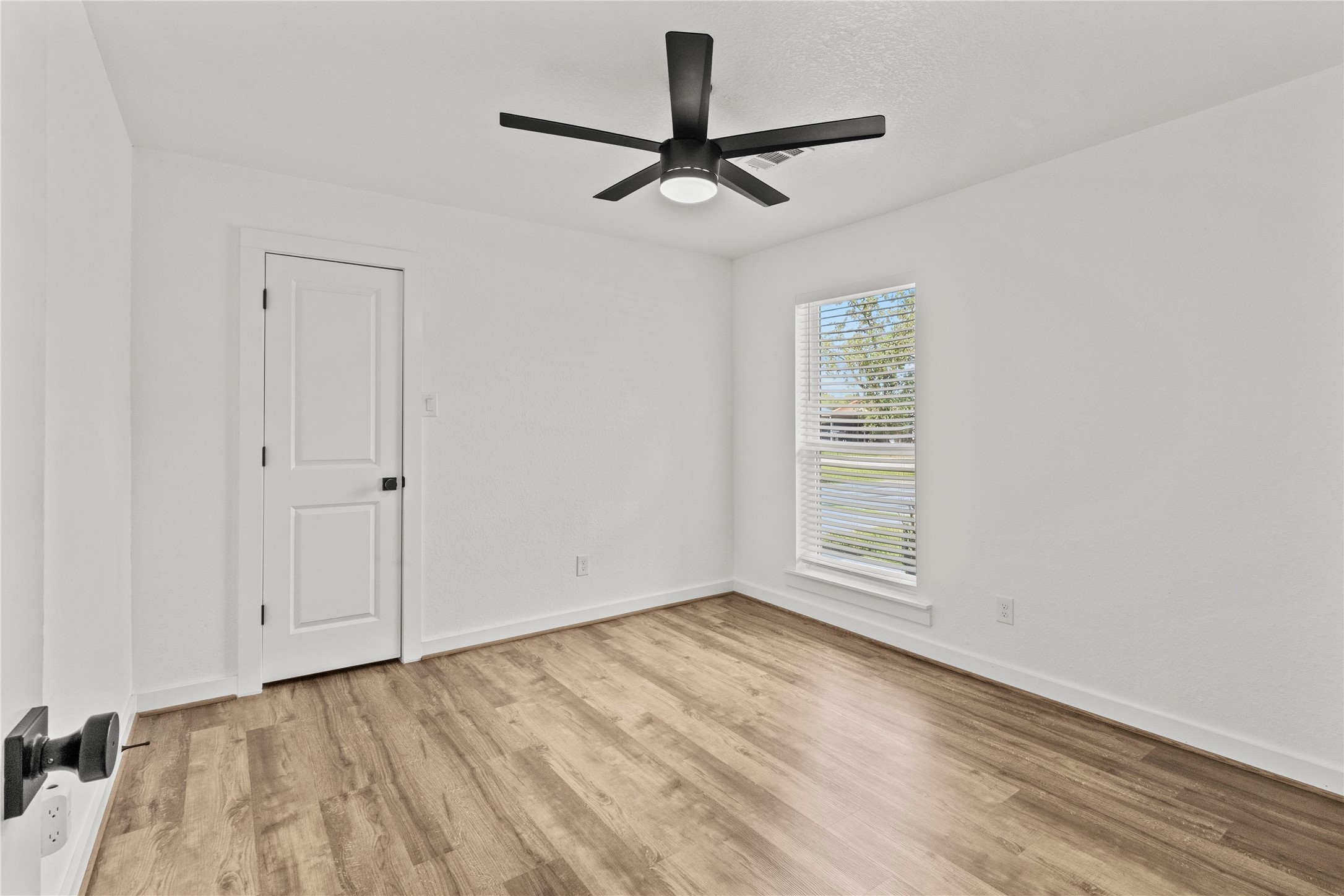 4812 24th St Property Photo 19