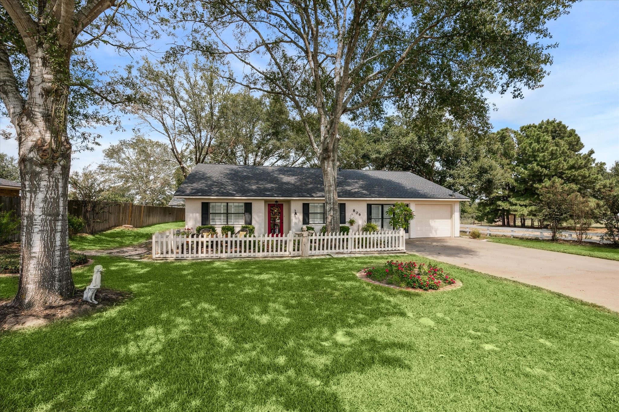 806 W Hacienda Property Photo 1
