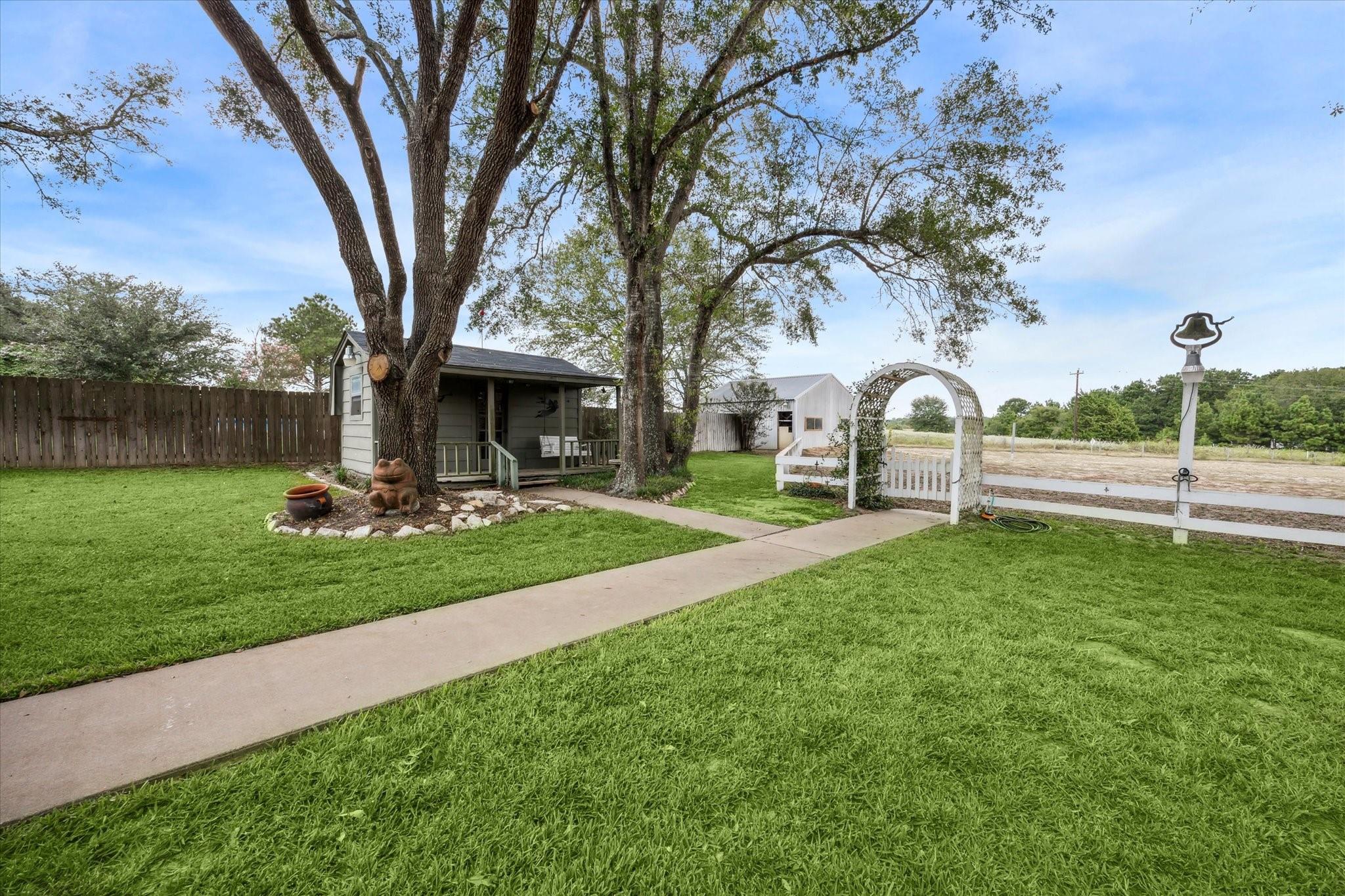 806 W Hacienda Property Photo 27