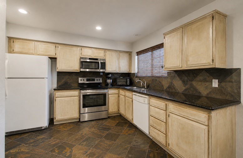 7503 Wovenwood Lane Property Photo 10