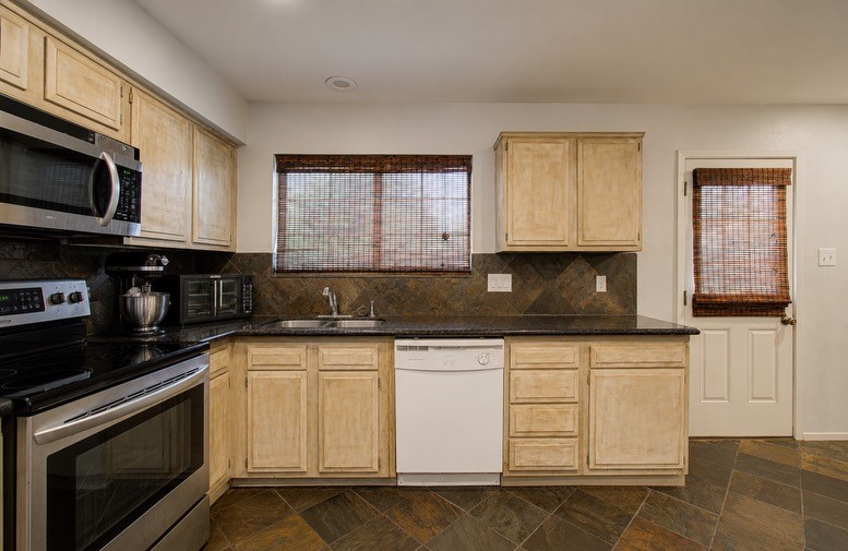 7503 Wovenwood Lane Property Photo 11