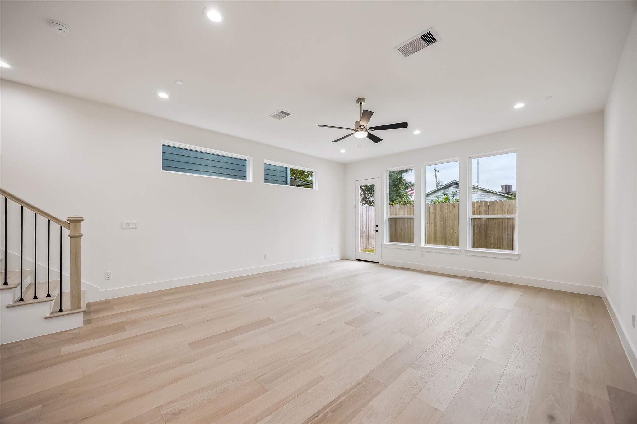 5339 Larkin Street Property Photo 3