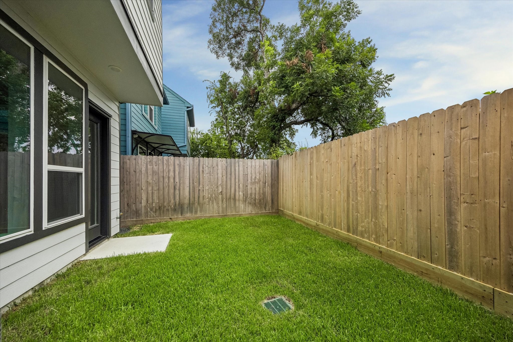 5339 Larkin Street Property Photo 6
