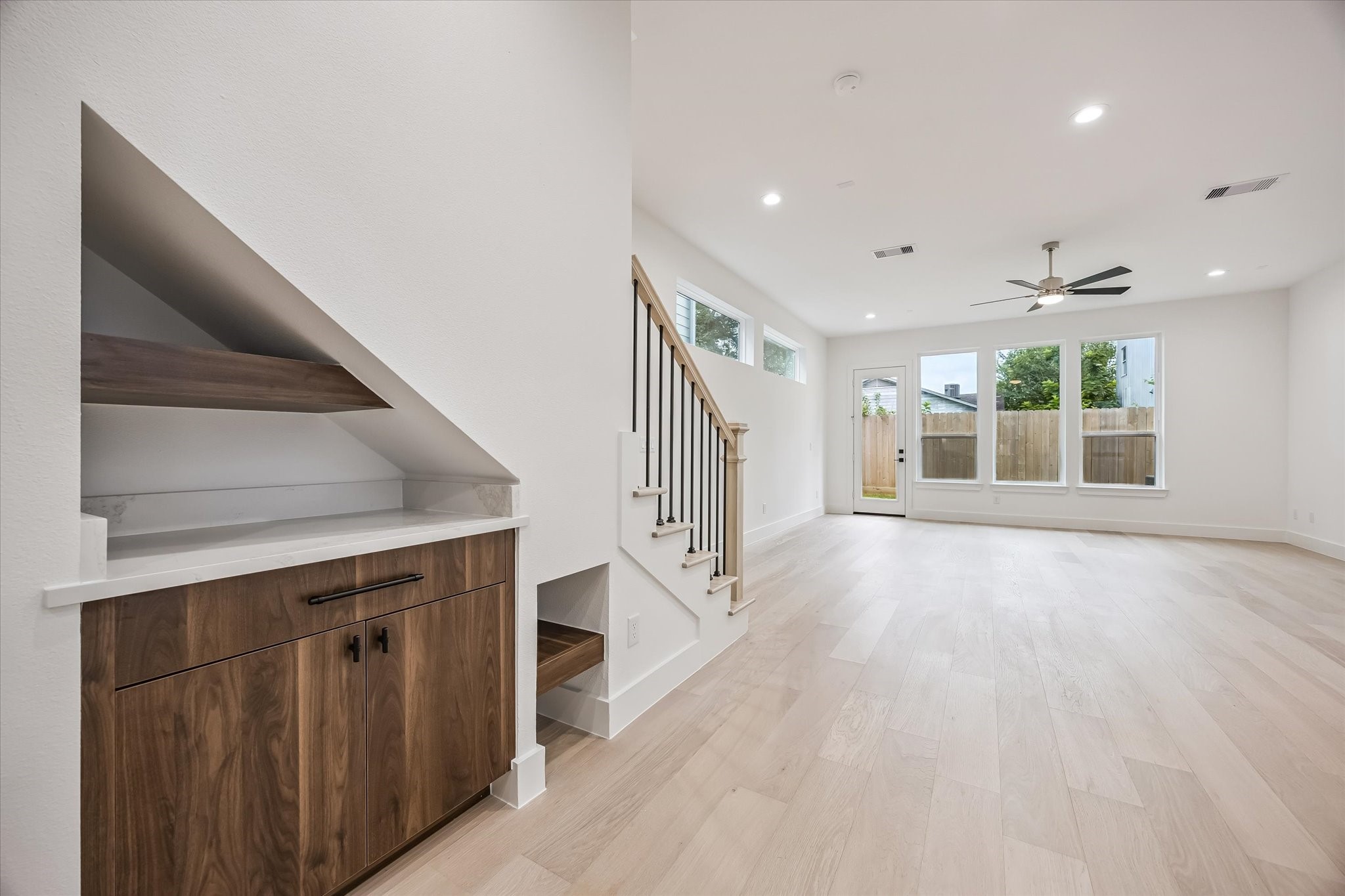 5339 Larkin Street Property Photo 12