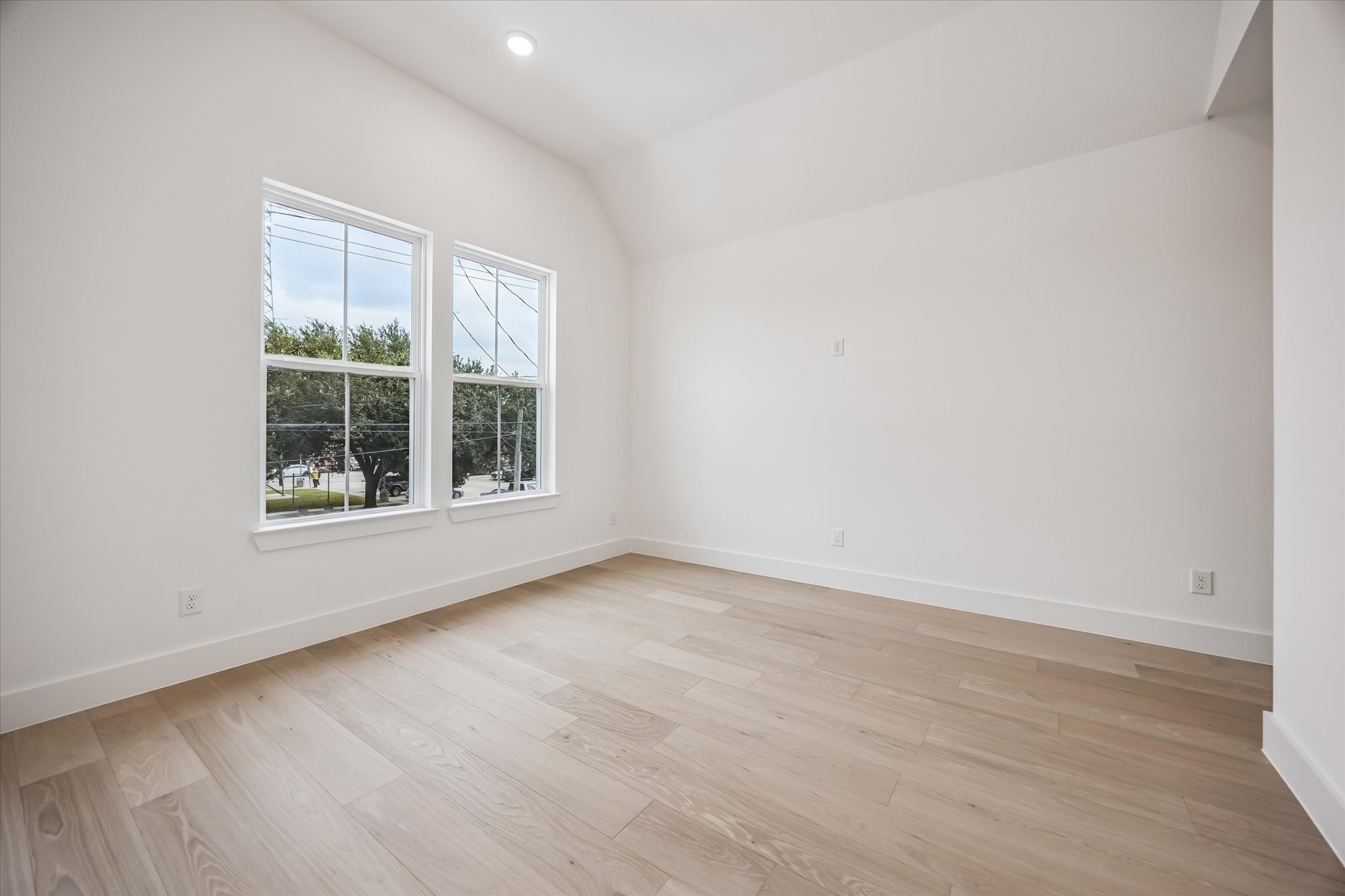 5339 Larkin Street Property Photo 25