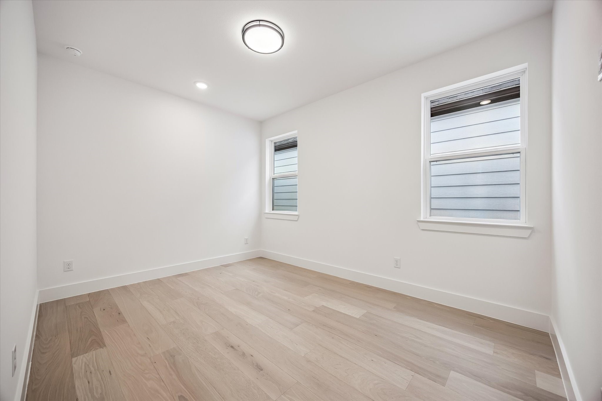 5339 Larkin Street Property Photo 29