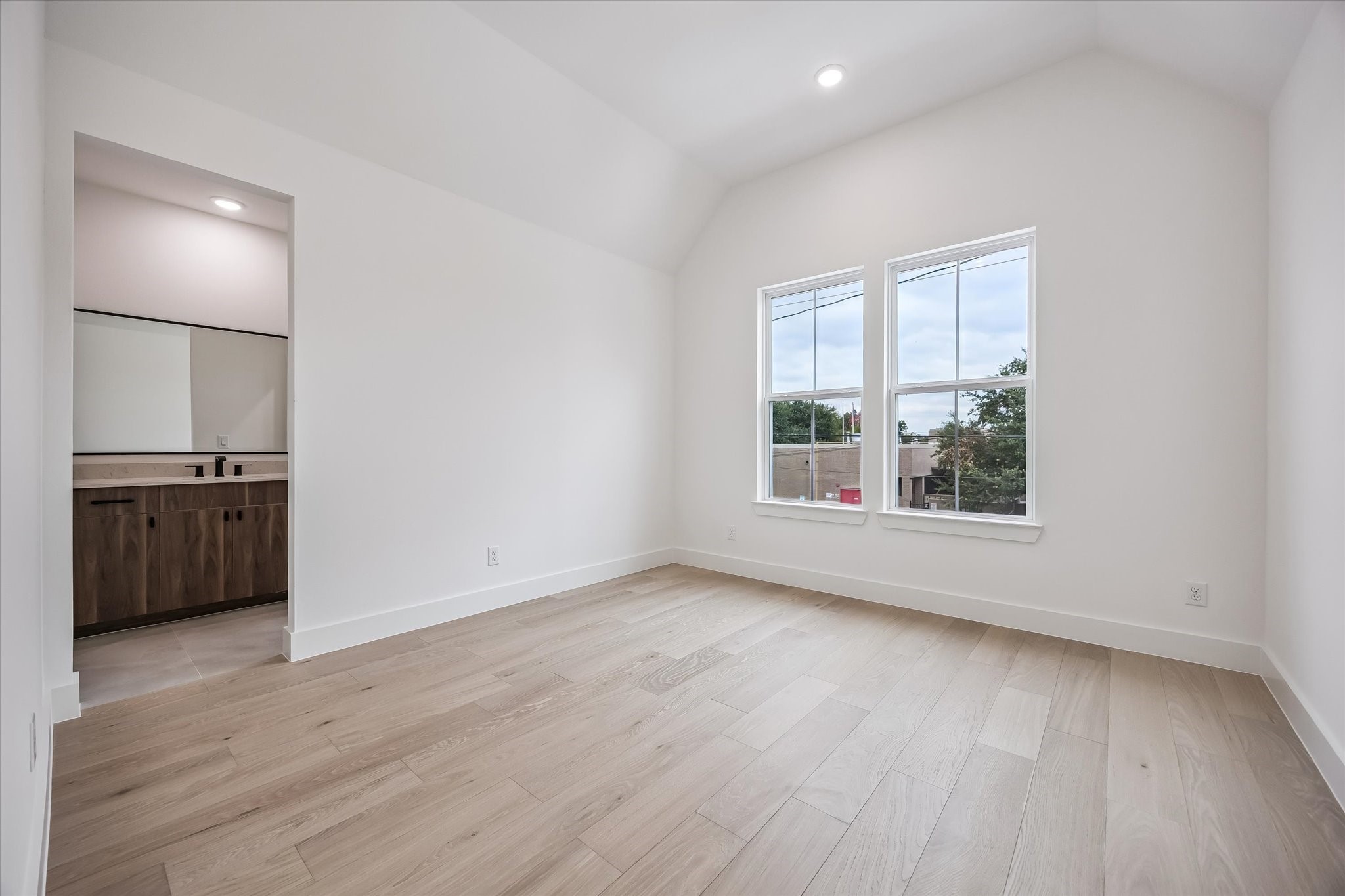 5339 Larkin Street Property Photo 30