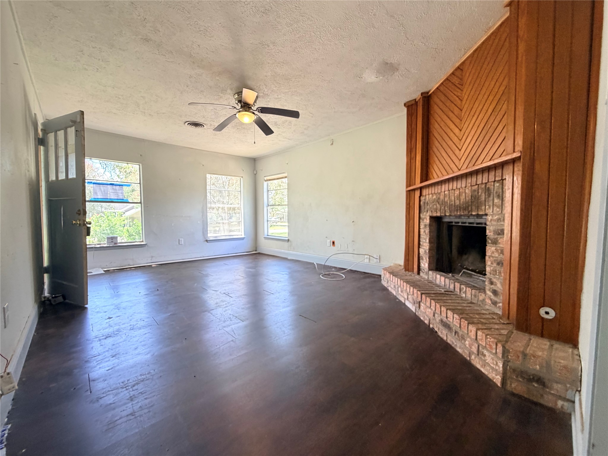 1904 Wright Boulevard Property Photo 3