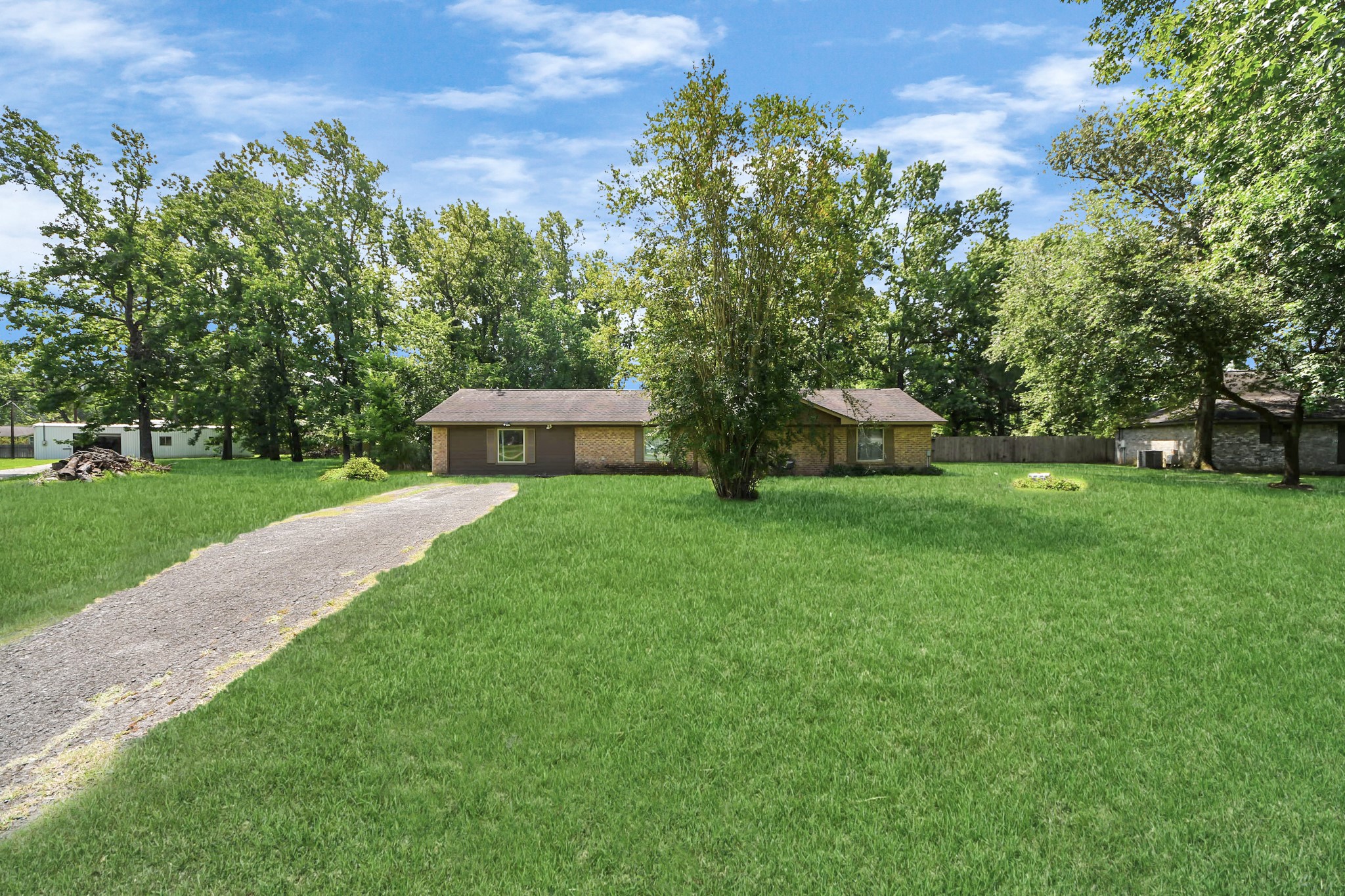 1926 Oak Manor Drive Property Photo 1