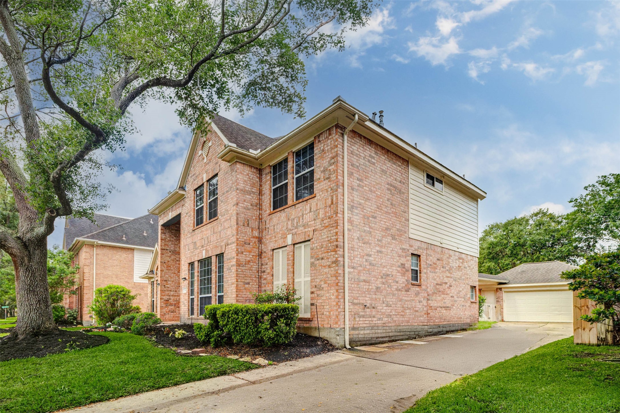1606 Barrington Hills Lane Property Photo 4