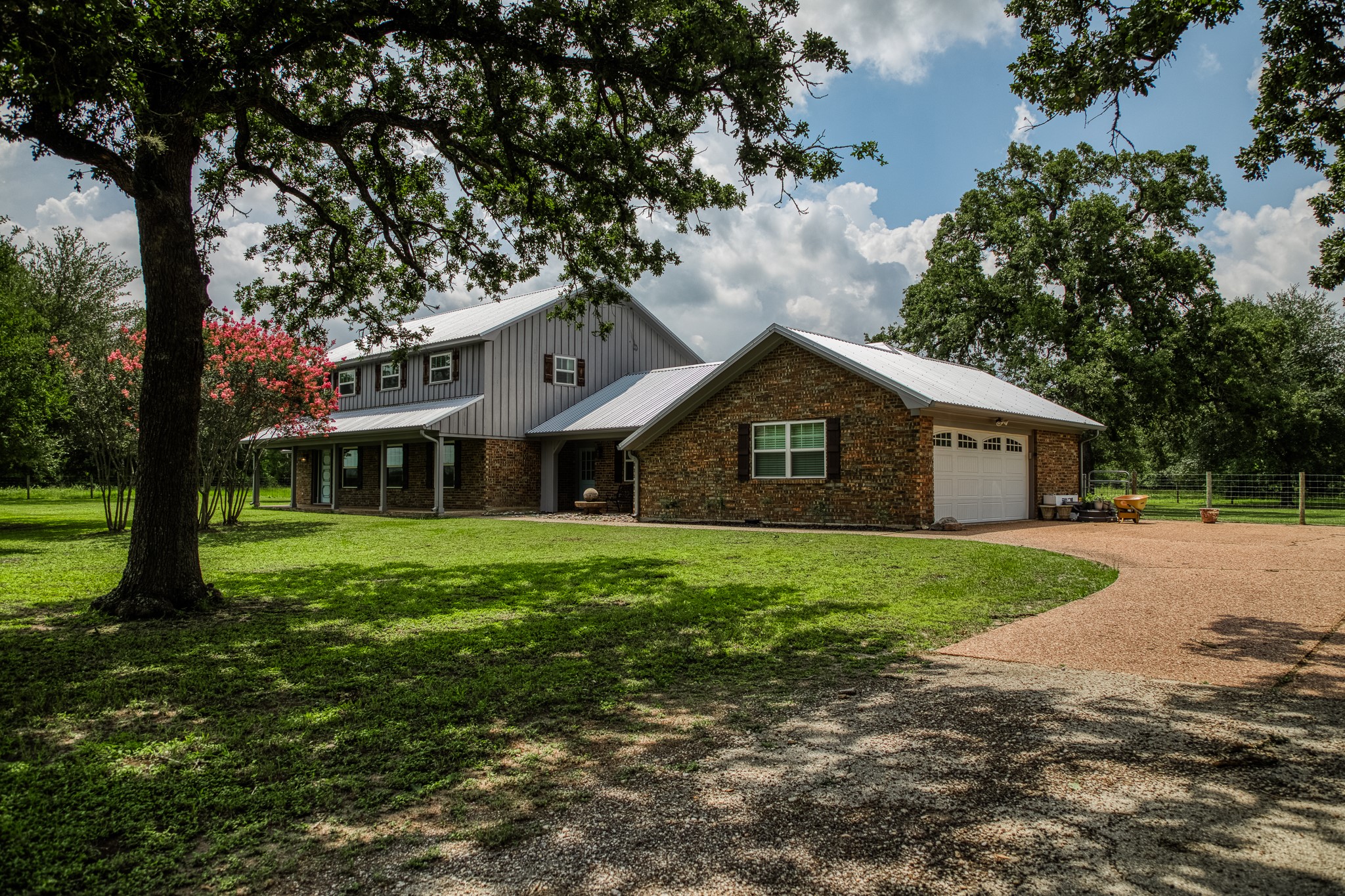 528 E Us Highway 290 Highway Property Photo 2