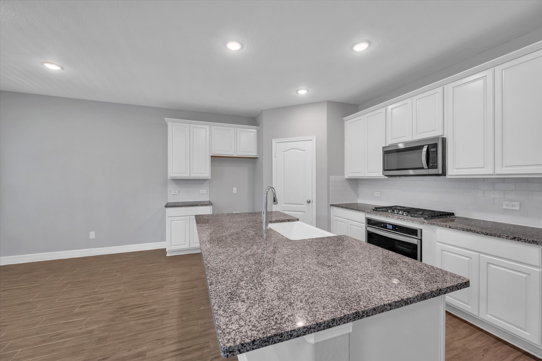607 Spotted Sunfish Drive Property Photo 12