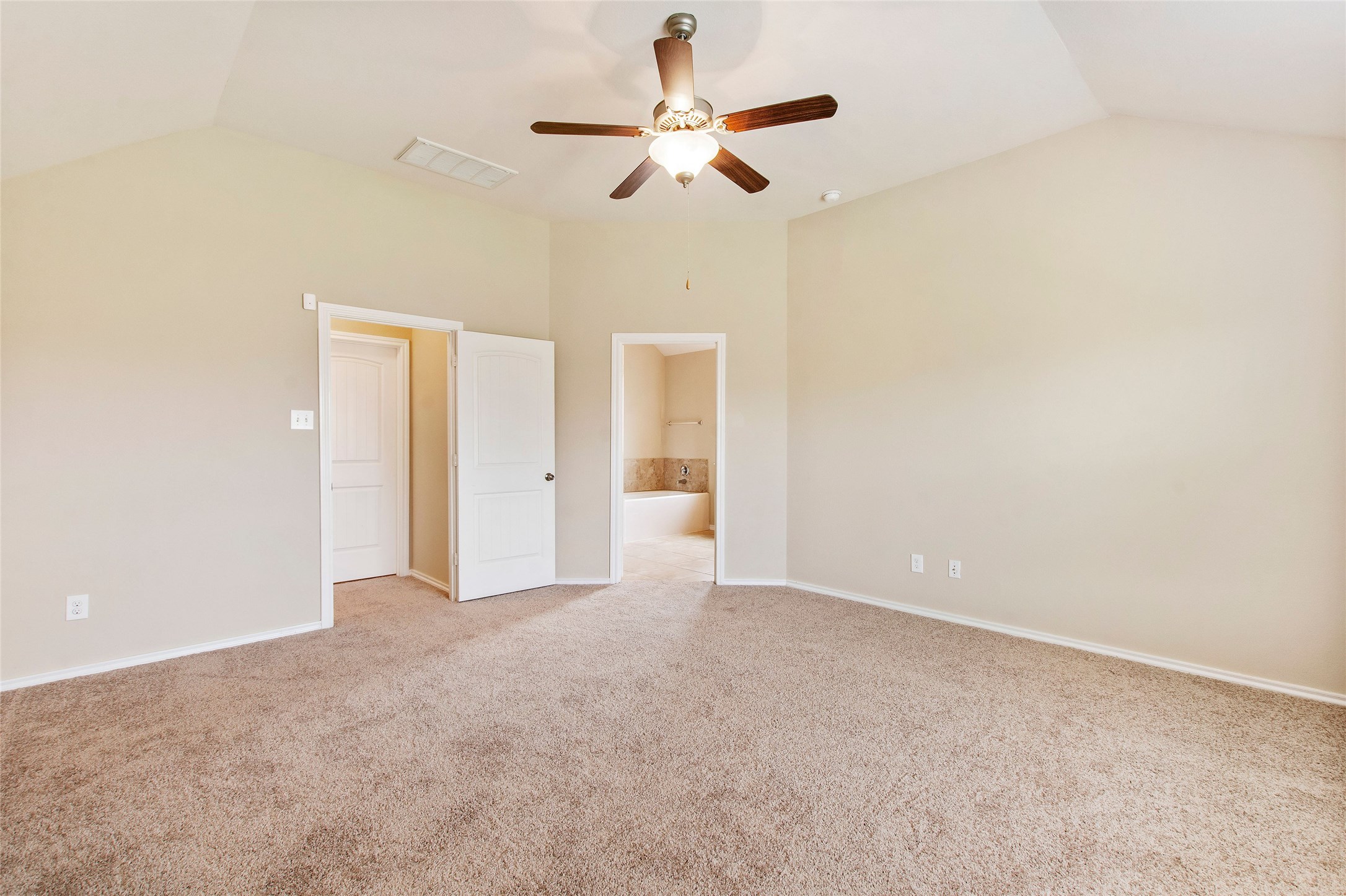 8746 Sunny Gallop Drive Property Photo 12