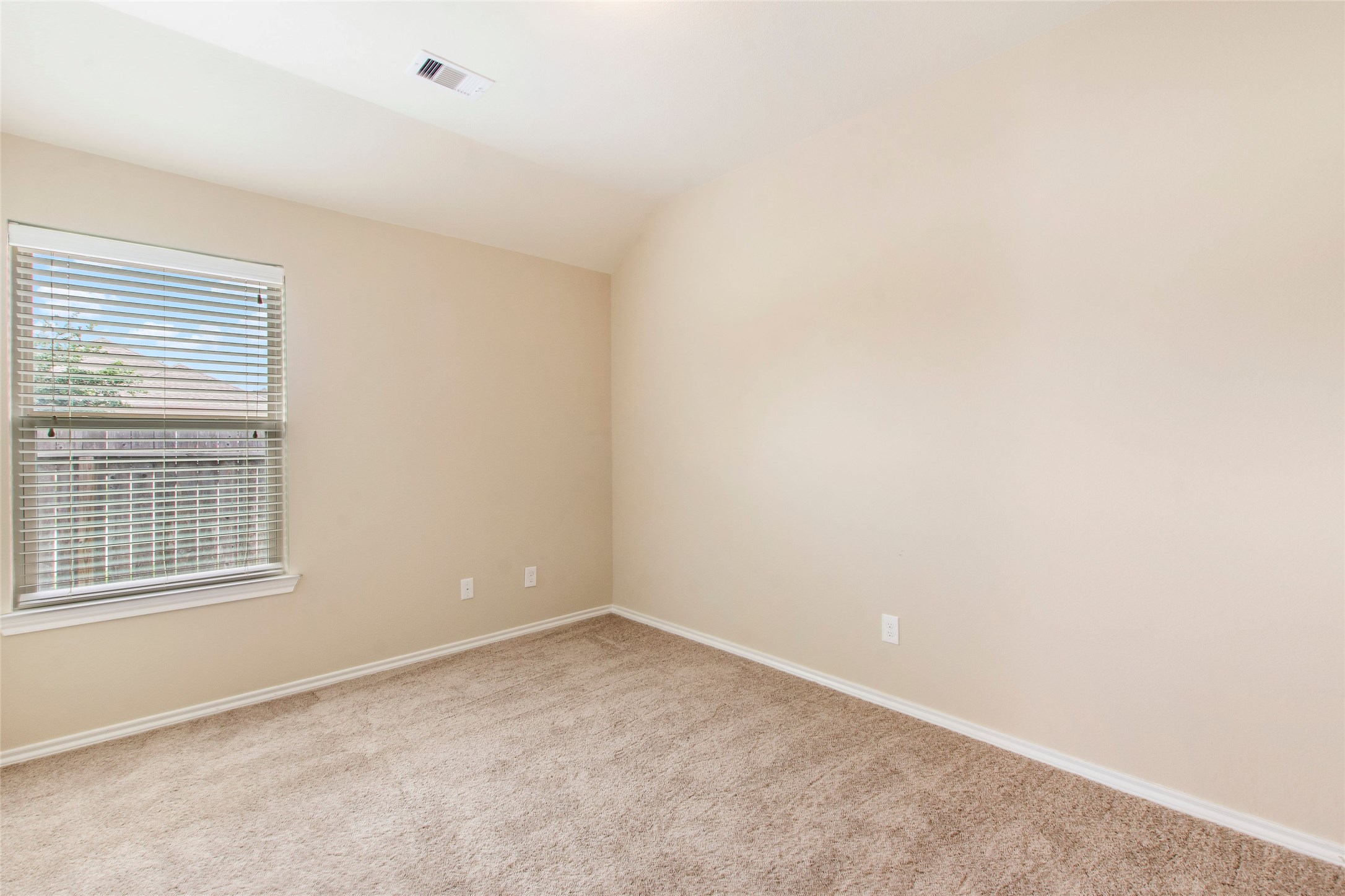 8746 Sunny Gallop Drive Property Photo 16