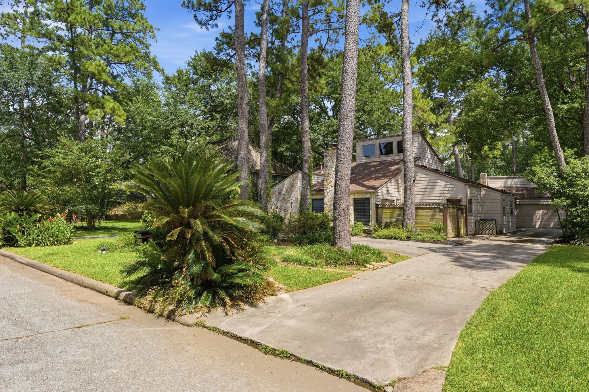 6611 Rippling Hollow Drive Property Photo 1