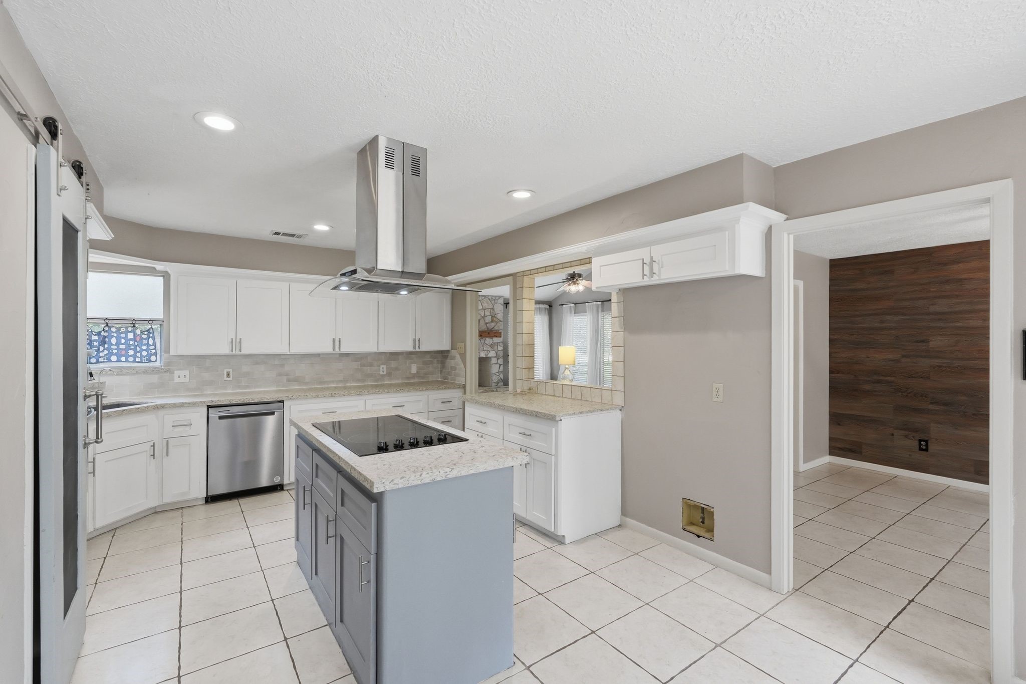 6611 Rippling Hollow Drive Property Photo 19