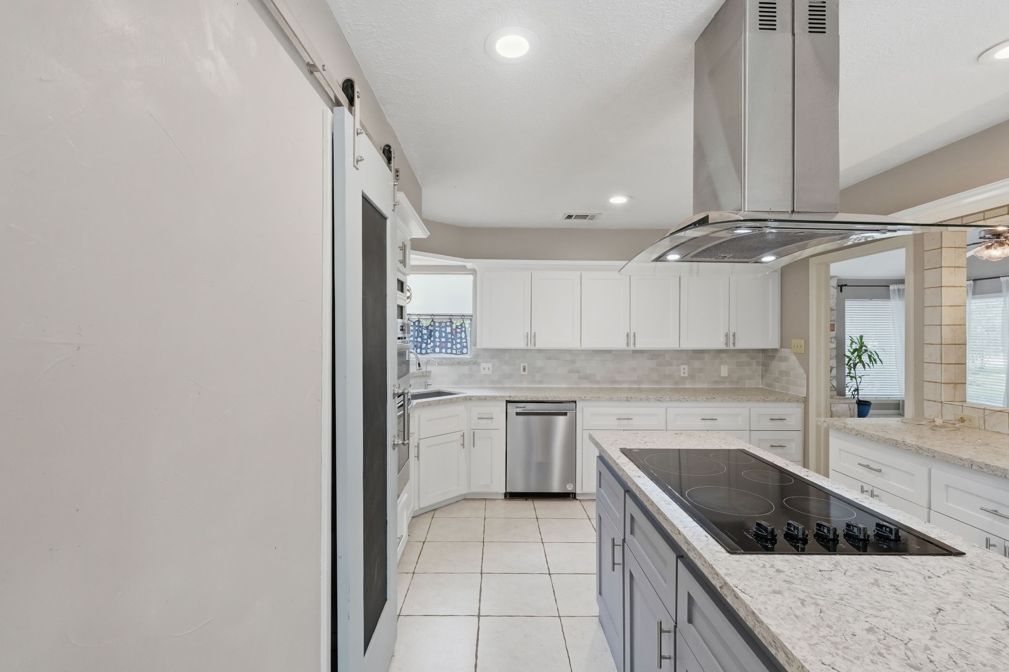 6611 Rippling Hollow Drive Property Photo 21
