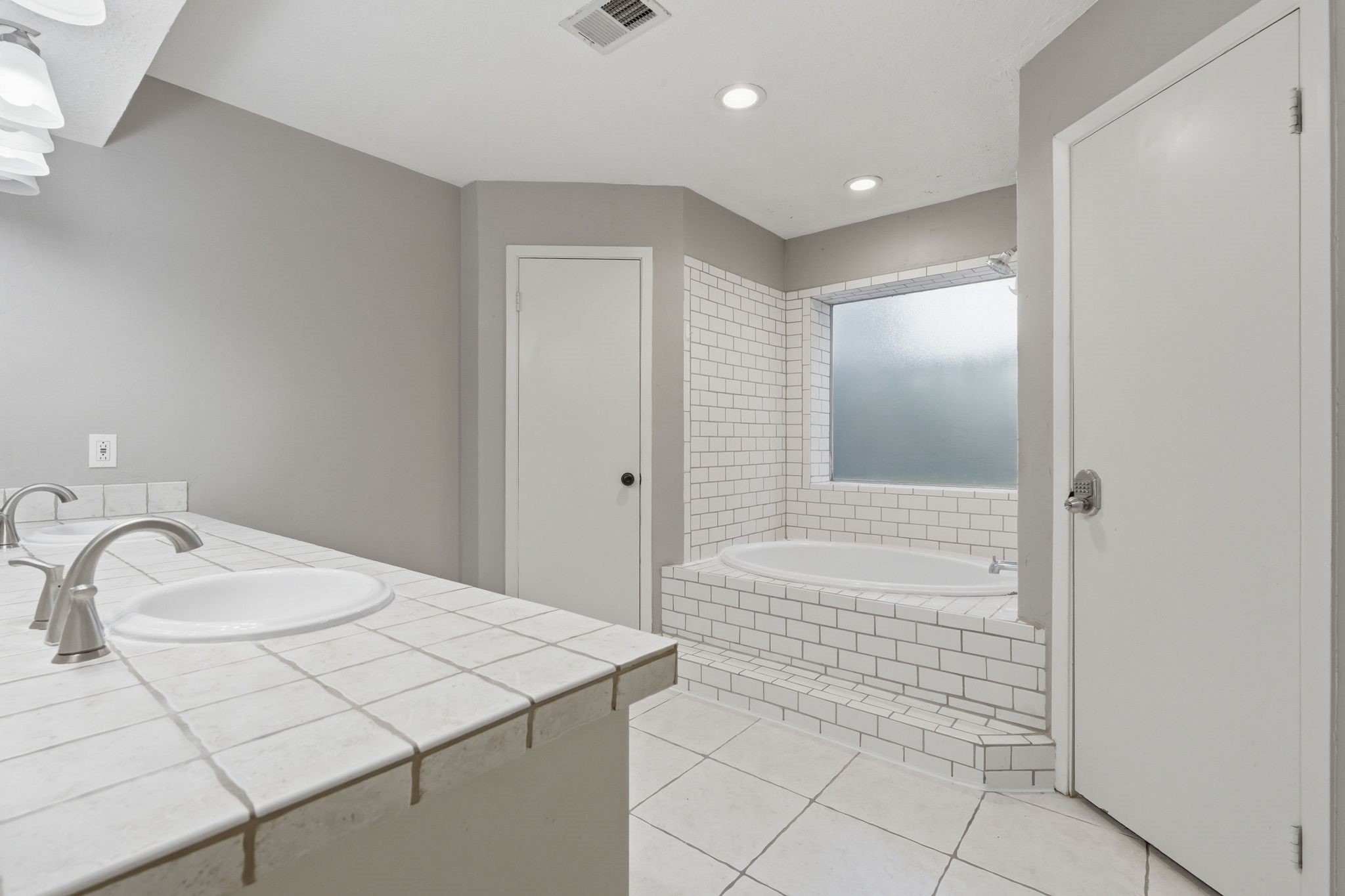 6611 Rippling Hollow Drive Property Photo 27