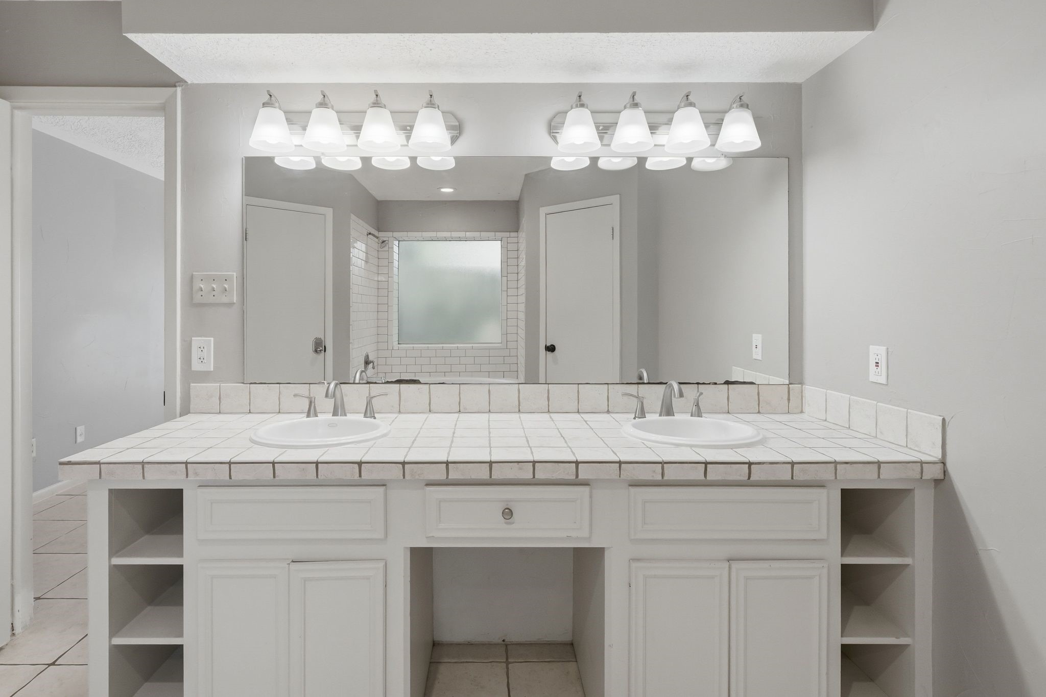 6611 Rippling Hollow Drive Property Photo 28