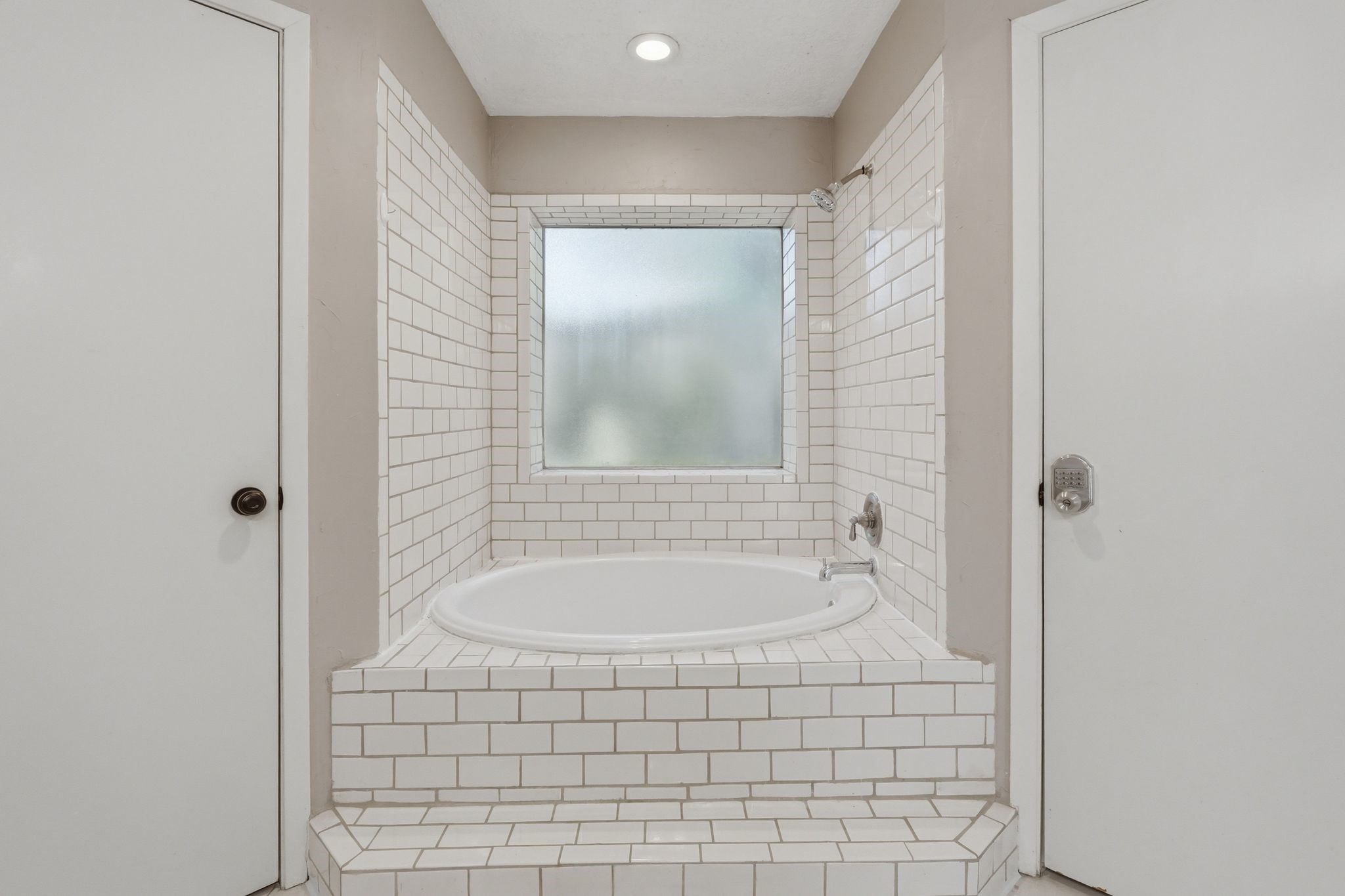 6611 Rippling Hollow Drive Property Photo 29