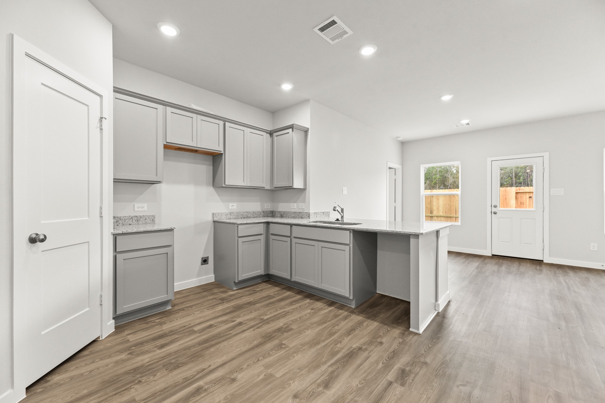 8301 Rose Quartz Drive Property Photo 8