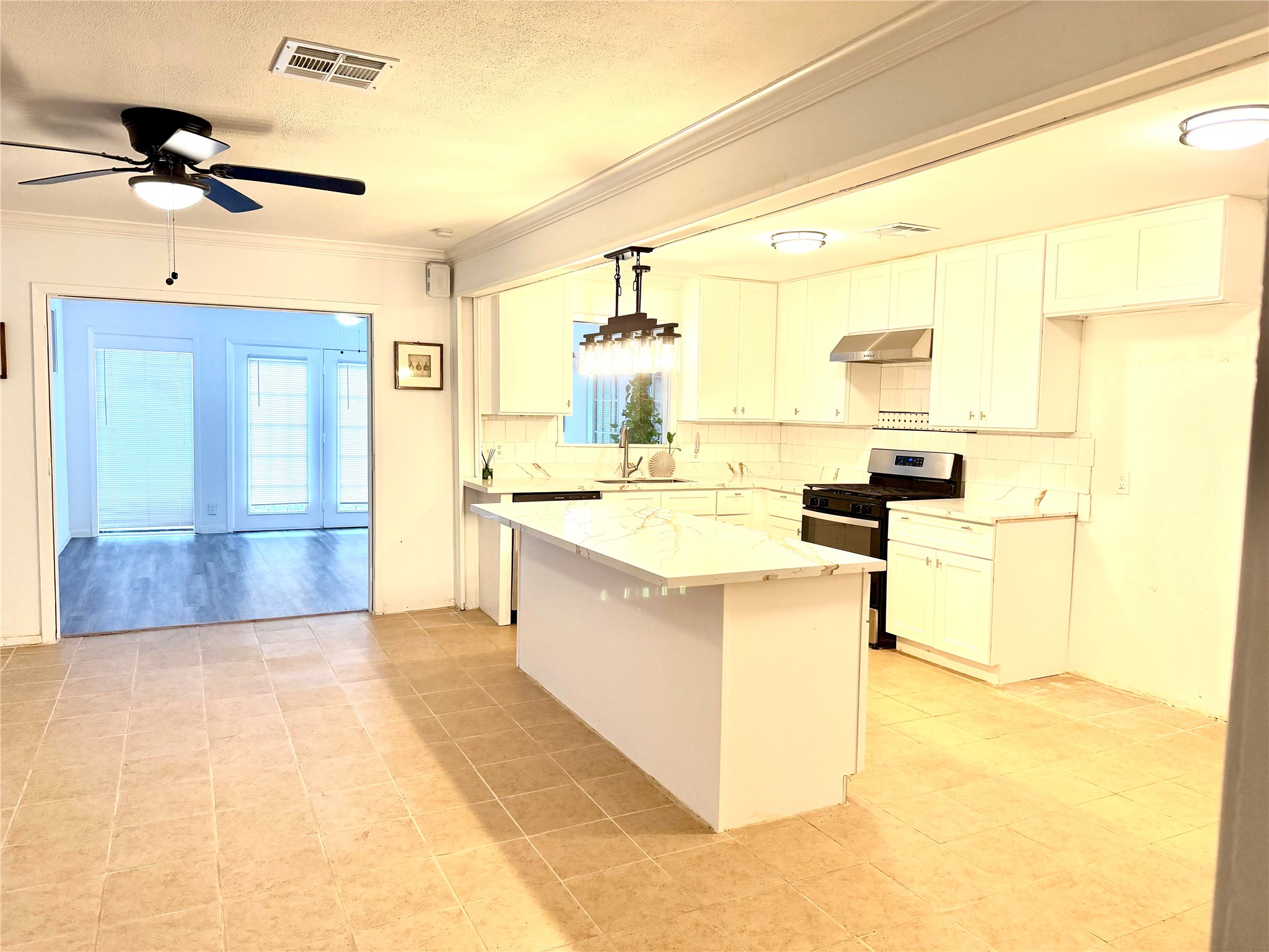 4128 Bissonnet Street Property Photo 9
