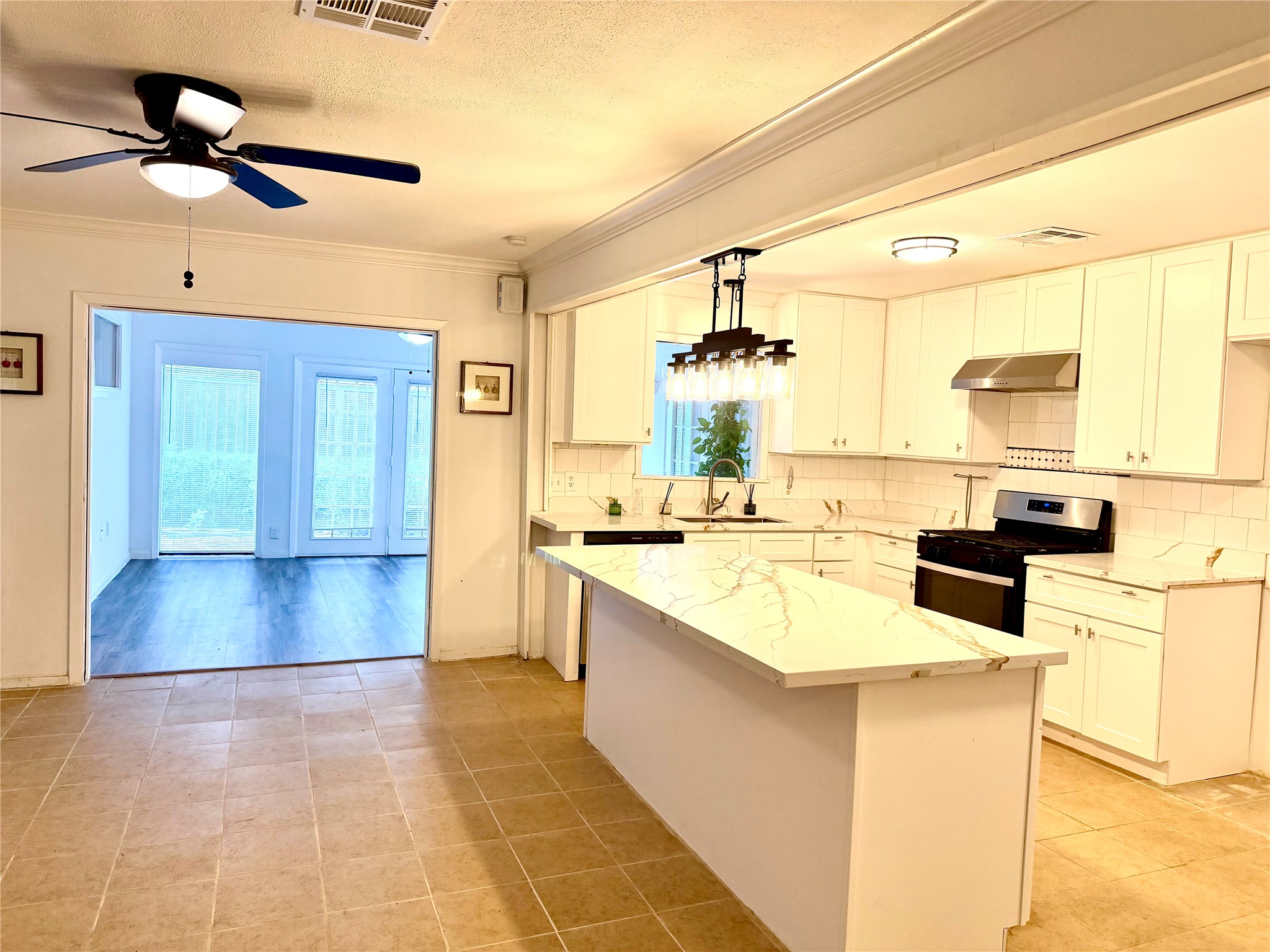 4128 Bissonnet Street Property Photo 14